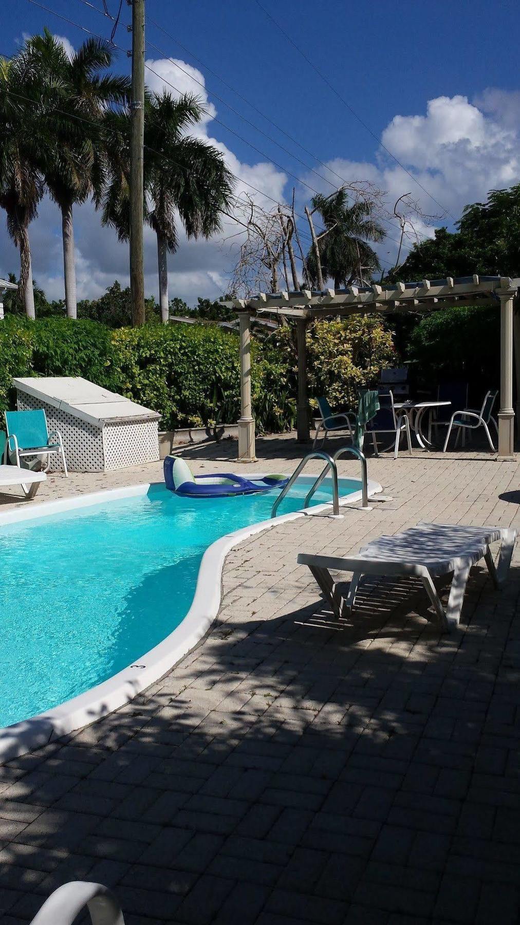 Eldemire's Tropical Island Inn 3*