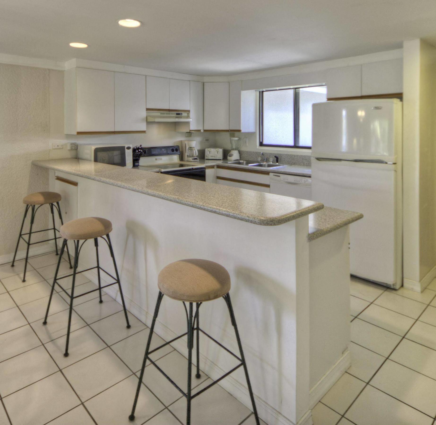 #207 Sunset Cove Seven Mile Apartment George Town