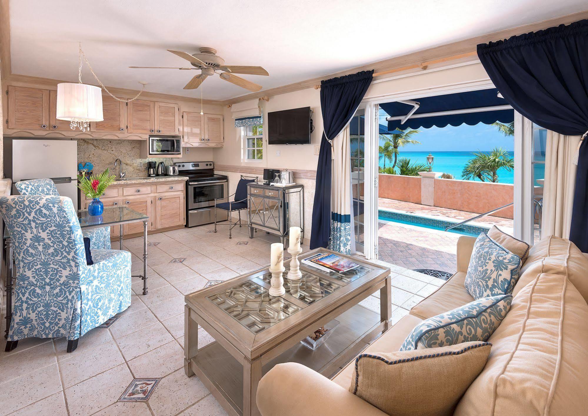 Little Arches Boutique - Adults Only 4*