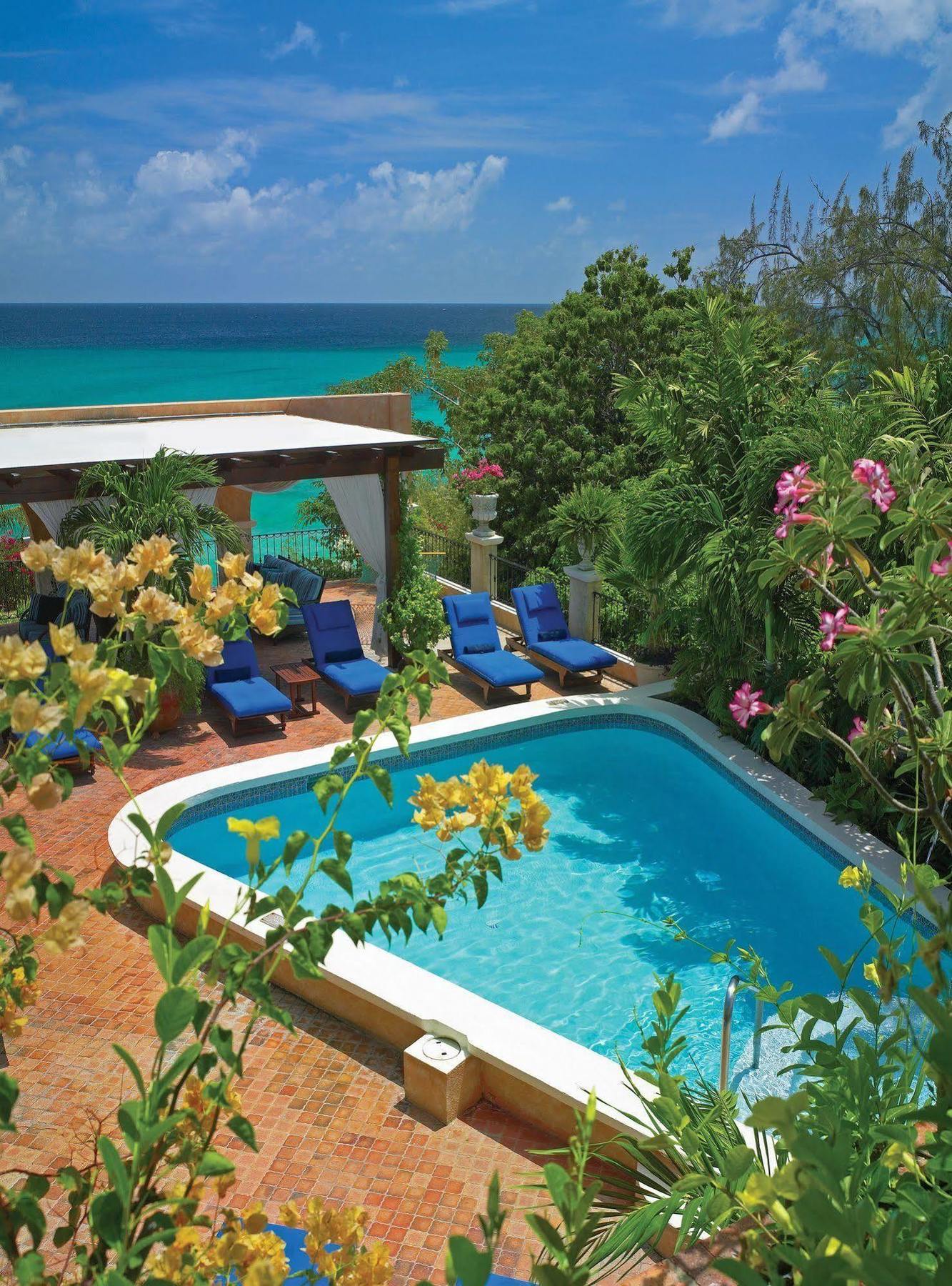 Little Arches Boutique - Adults Only 4*