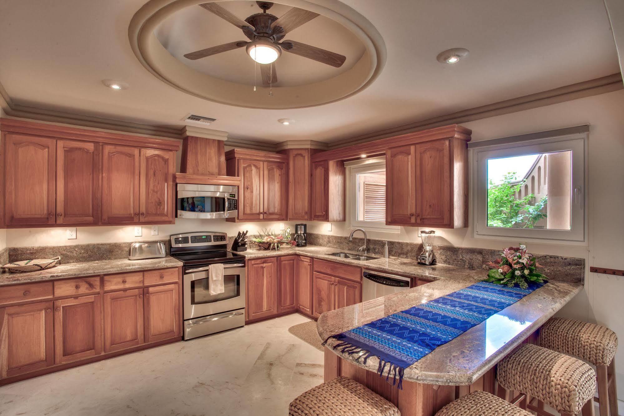 Hotel Belizean Cove Estates