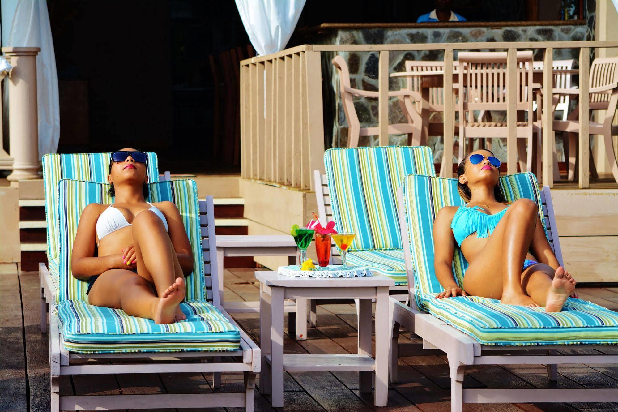 Beachcombers Hotel 3*