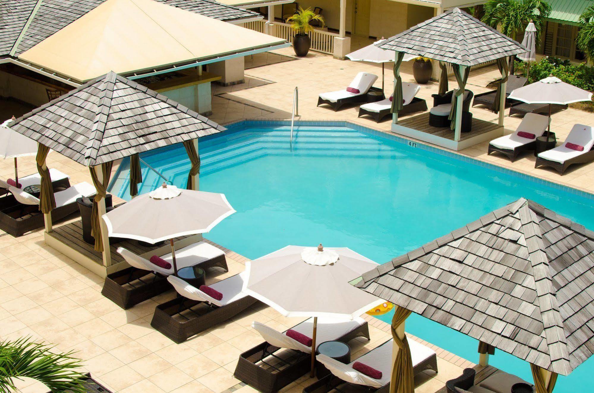 Hotel The Village And