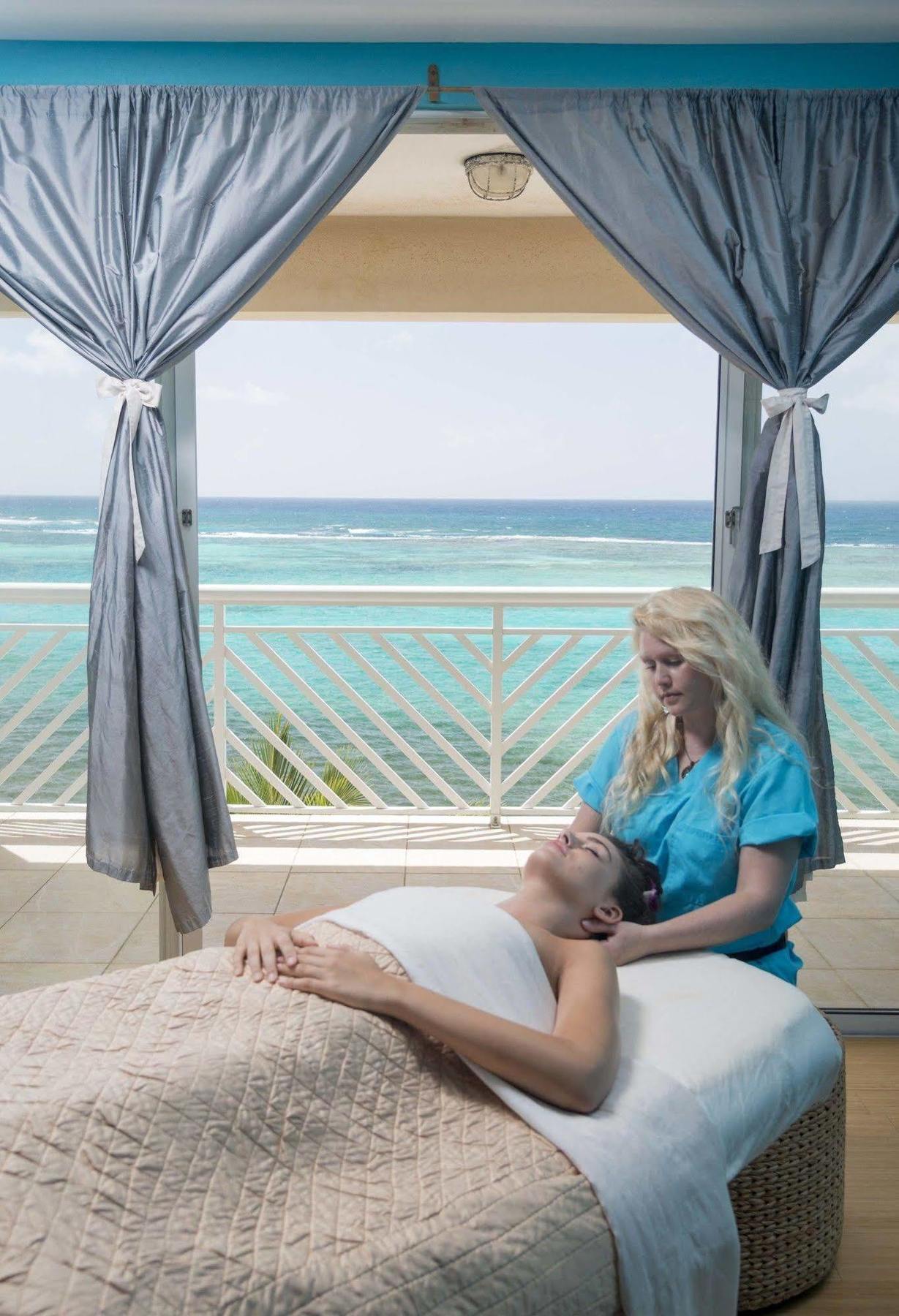 Hotel Divi Carina Bay All Inclusive Beach Resort & Casino