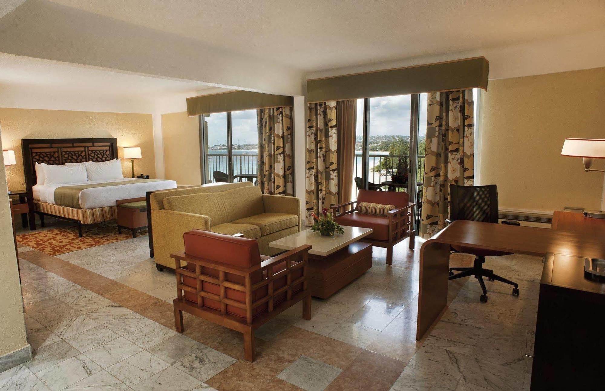 Hotel Radisson Aquatica Barbados 4*