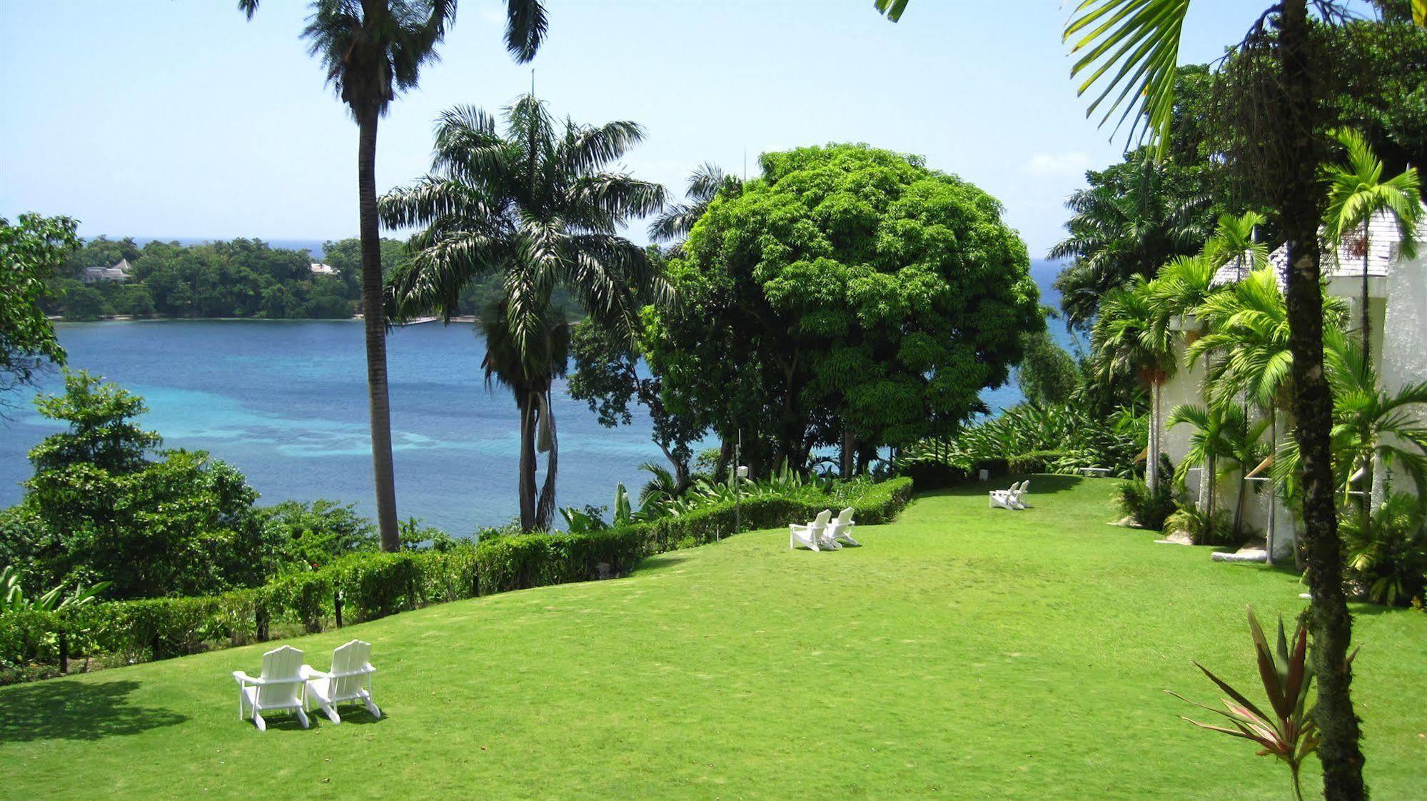 Resort Goblin Hill At San San Drapers