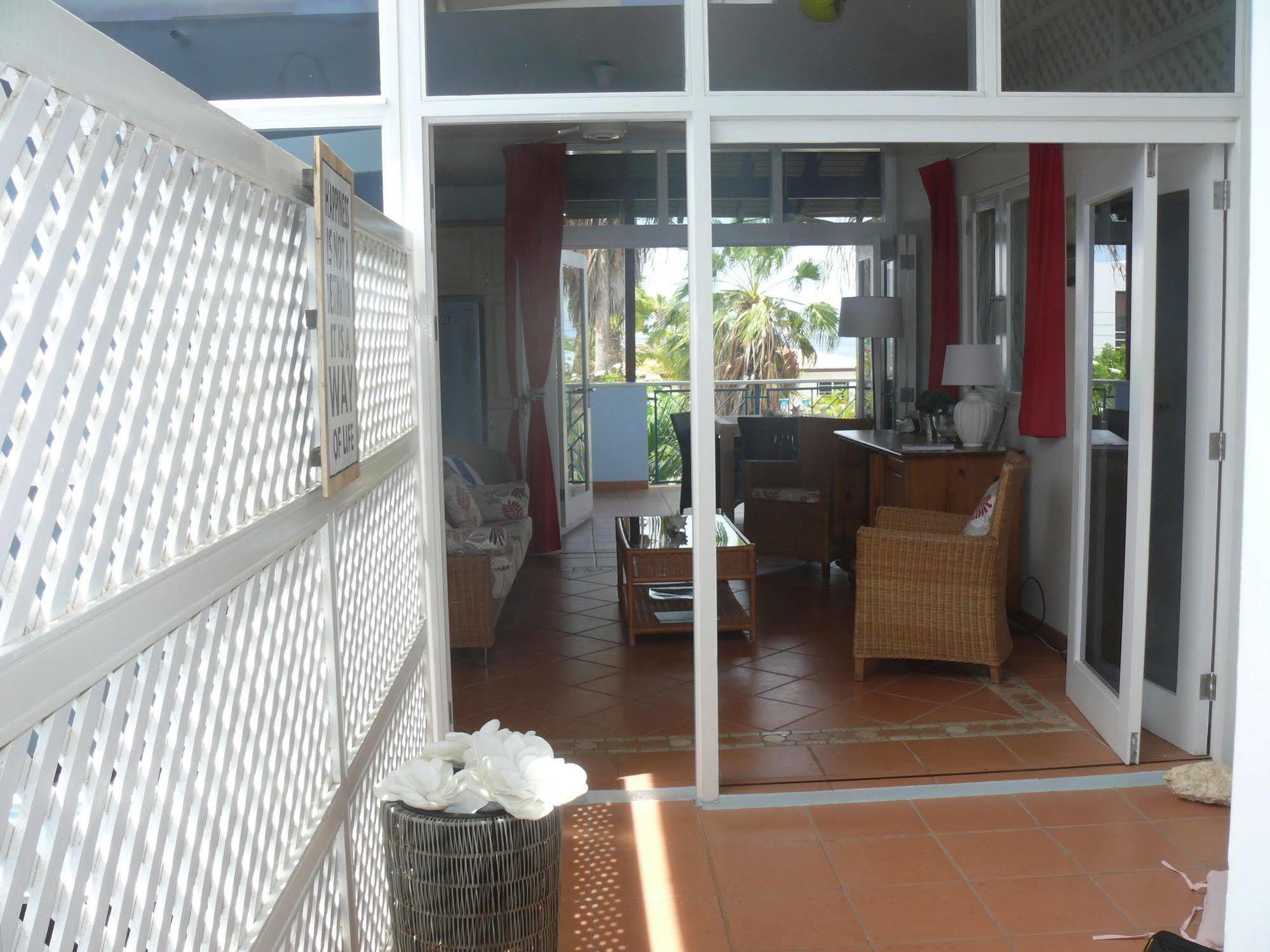 1 And 5 In Windsock * Bonaire
