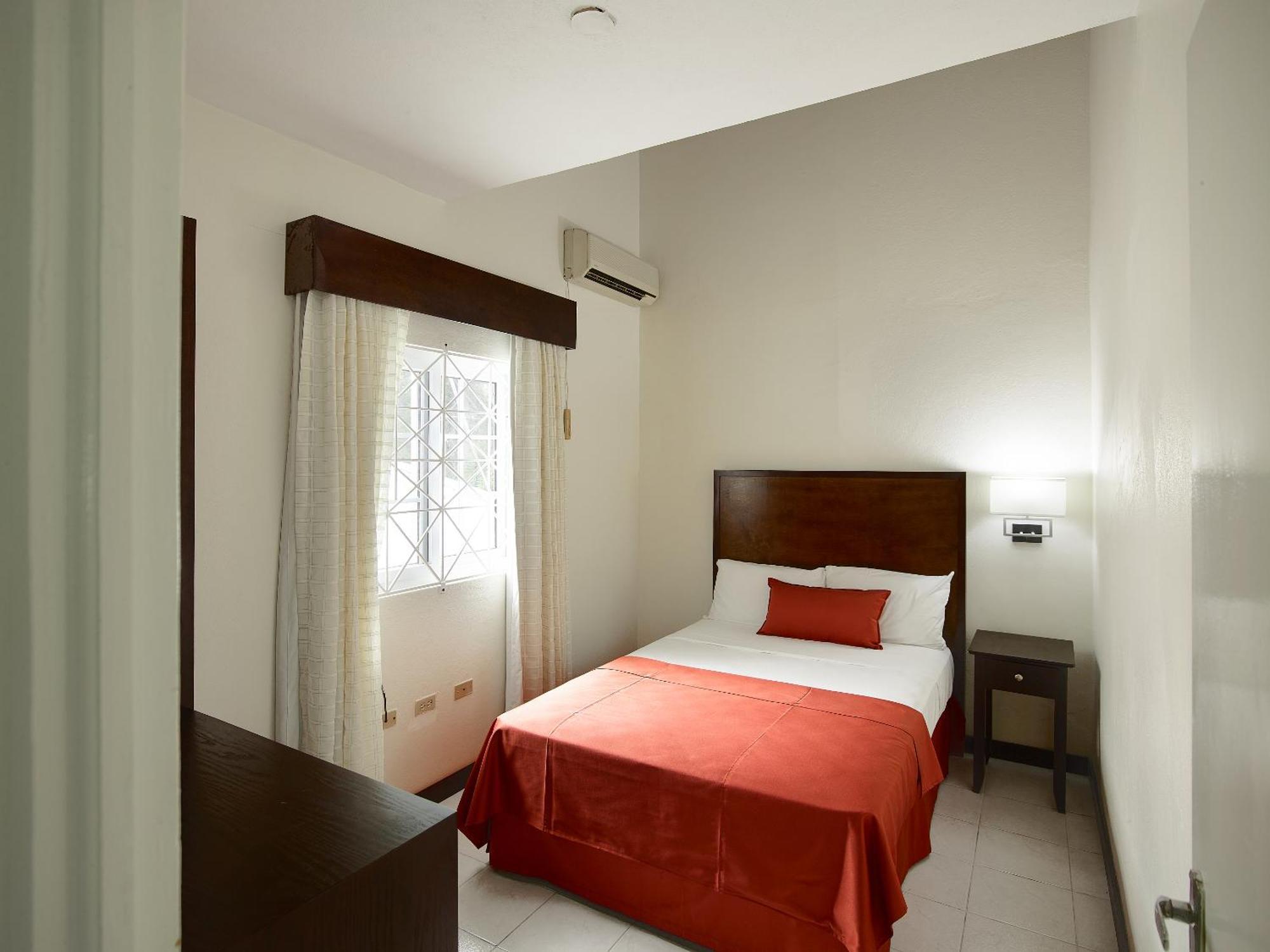 Shirley Retreat 3*