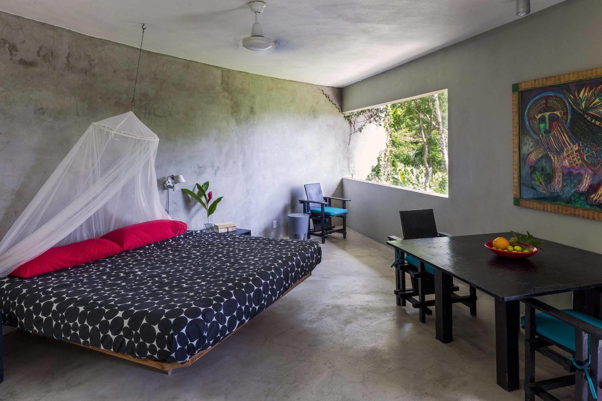 Hix Island House