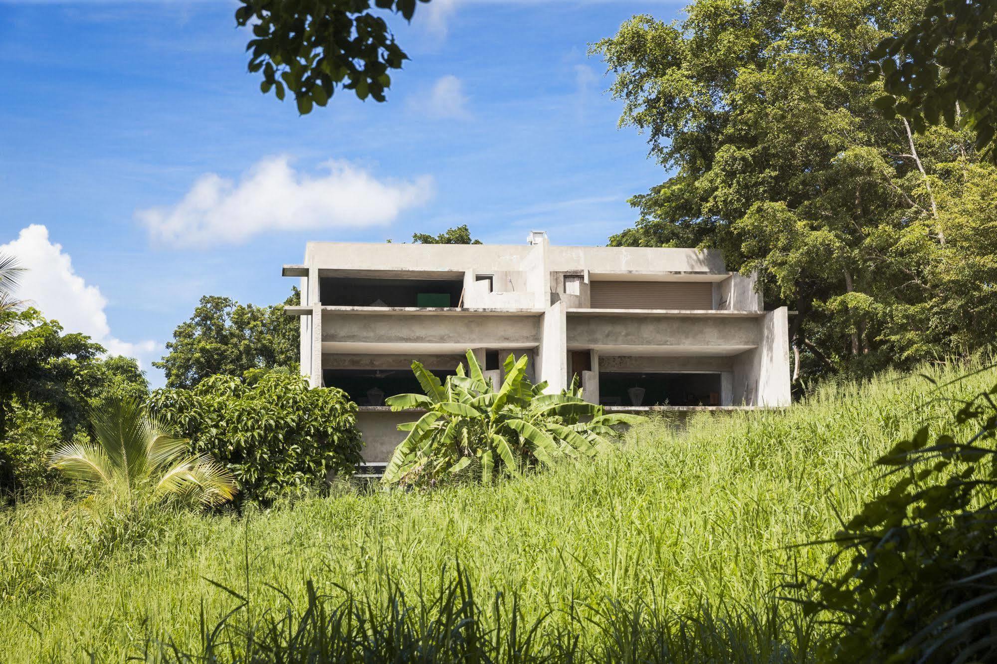 Hix Island House 3*