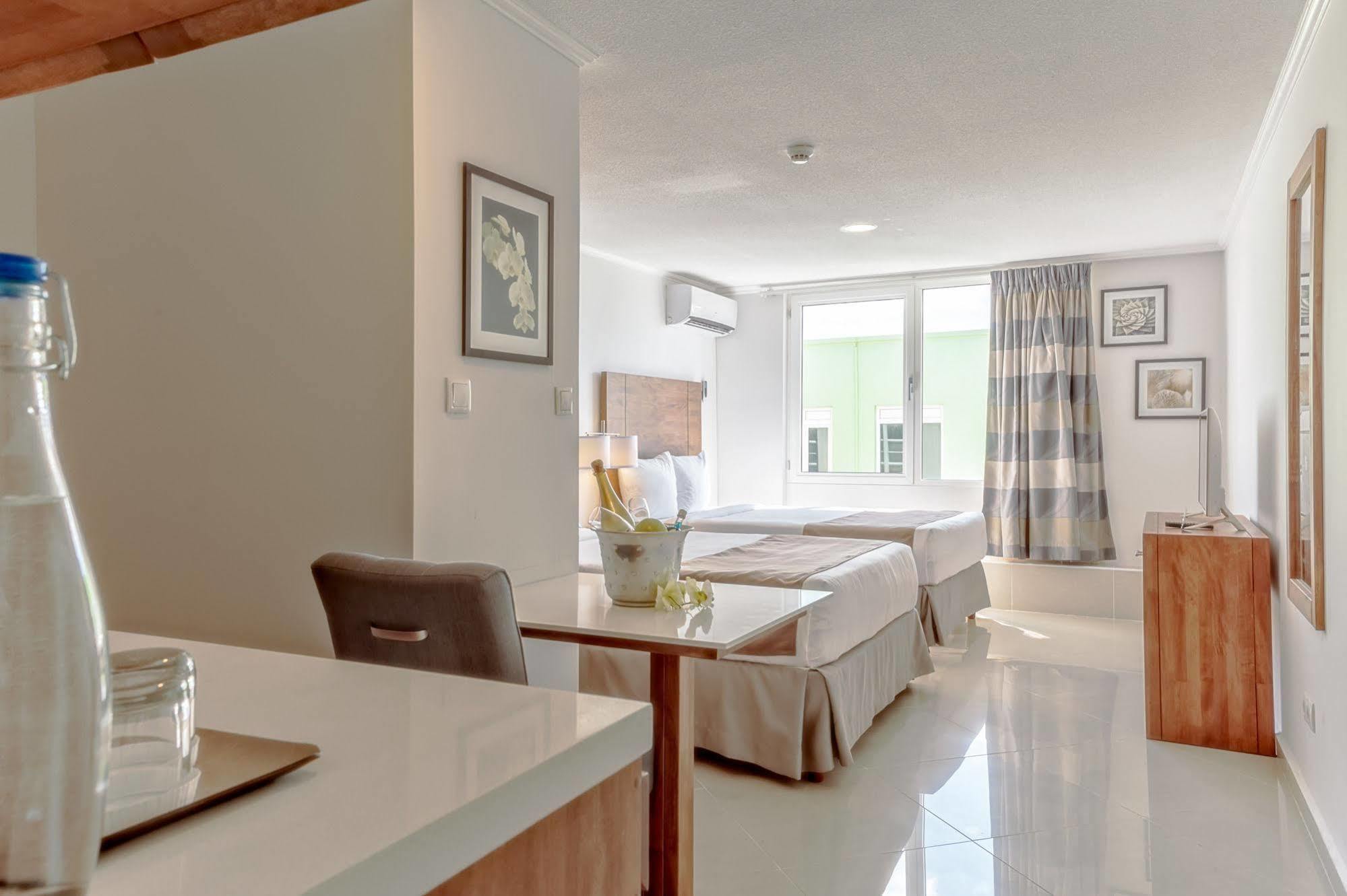 Hotel City Suites & Beach Hotel Willemstad