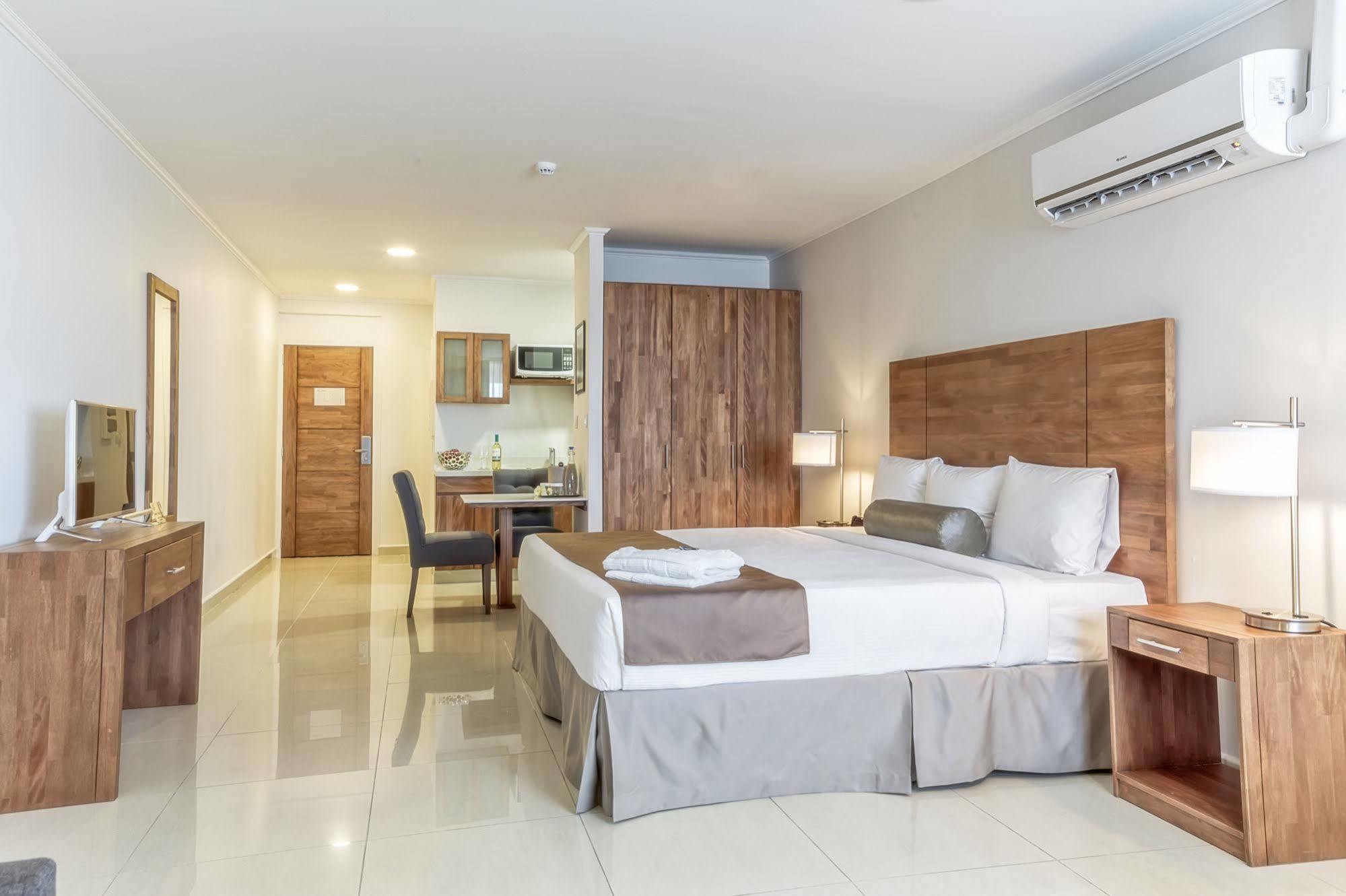 City Suites & Beach Hotel 3*