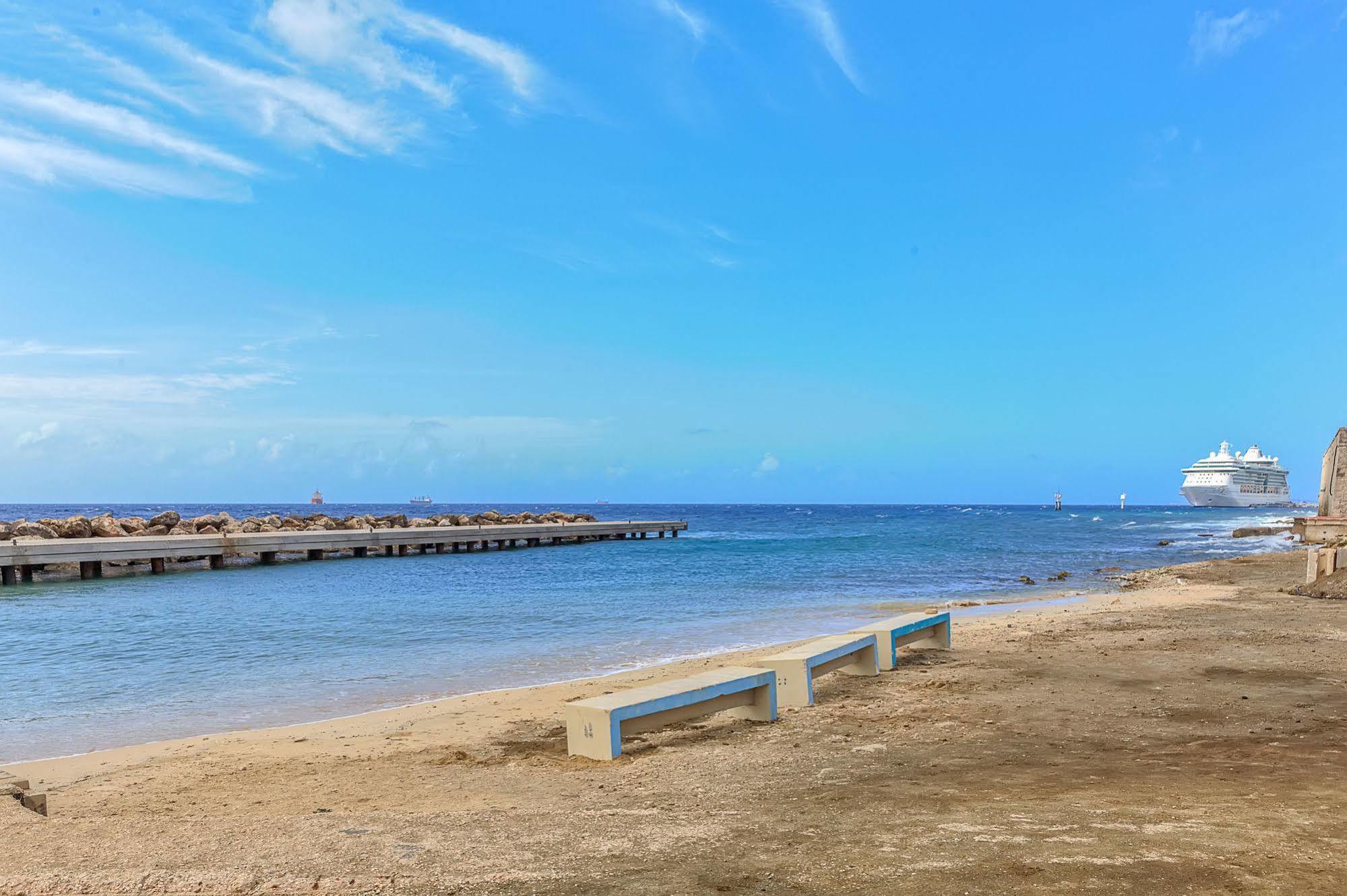 City Suites & Beach Hotel 3*
