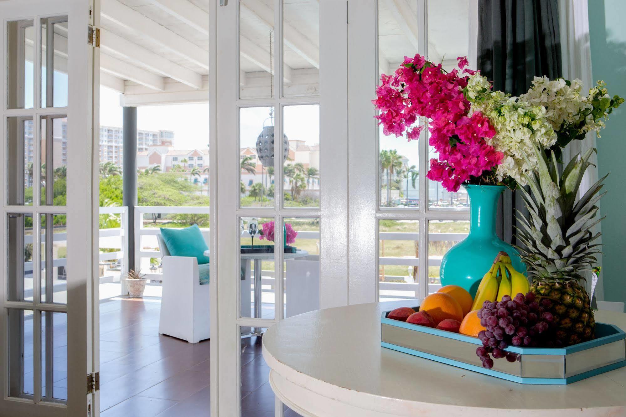 Modern Aruba Hotel 3*