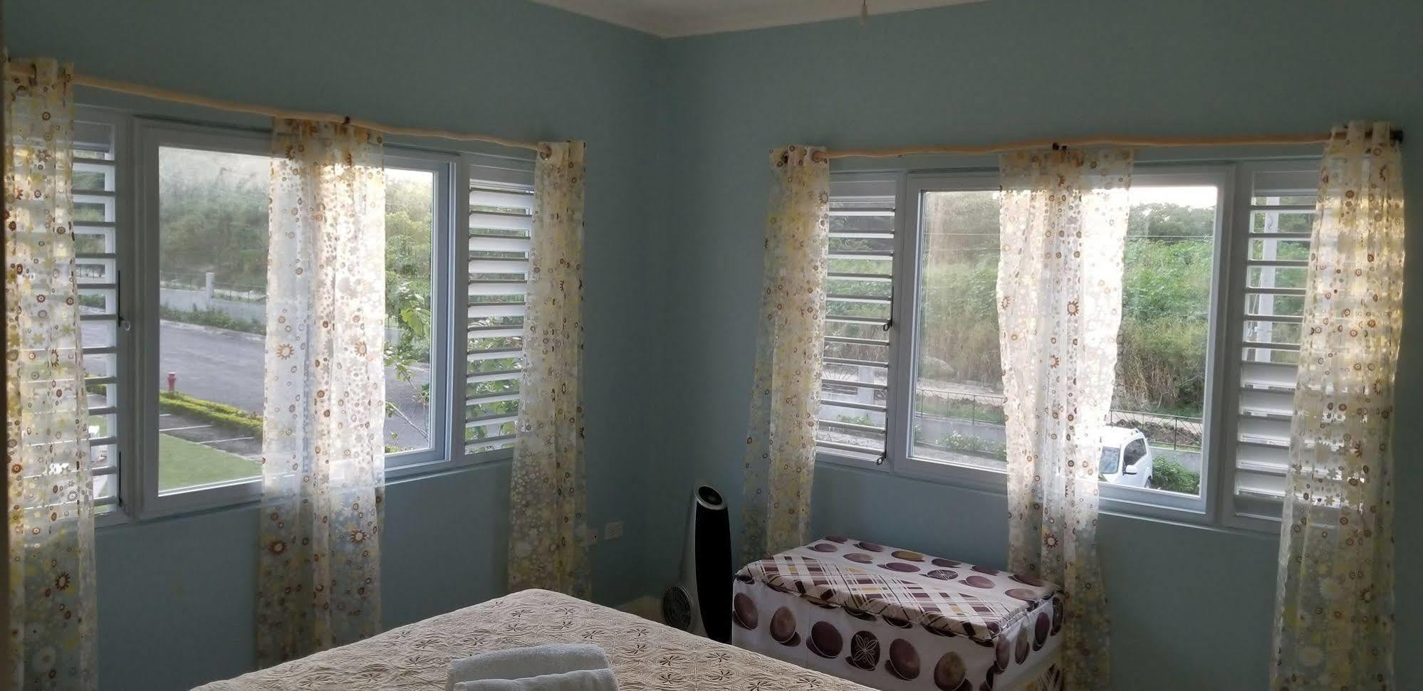 Oceanic View At Fern Court Apartamento Saint Annʼs Bay