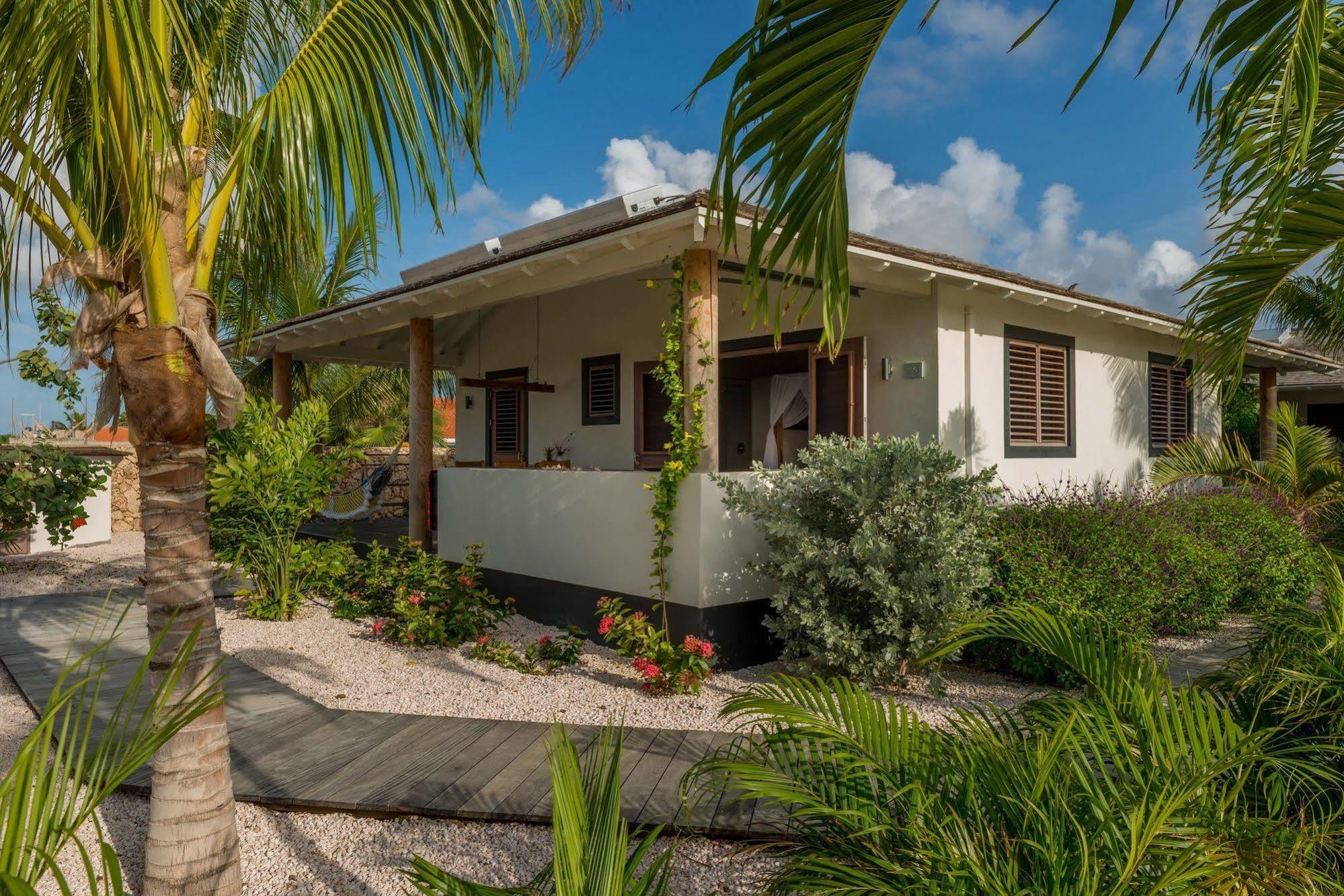 Resort Windhoek Bonaire 2*