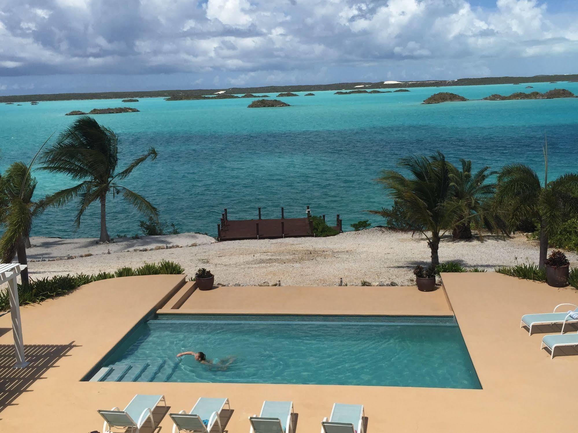 Hotel Breezy Palms