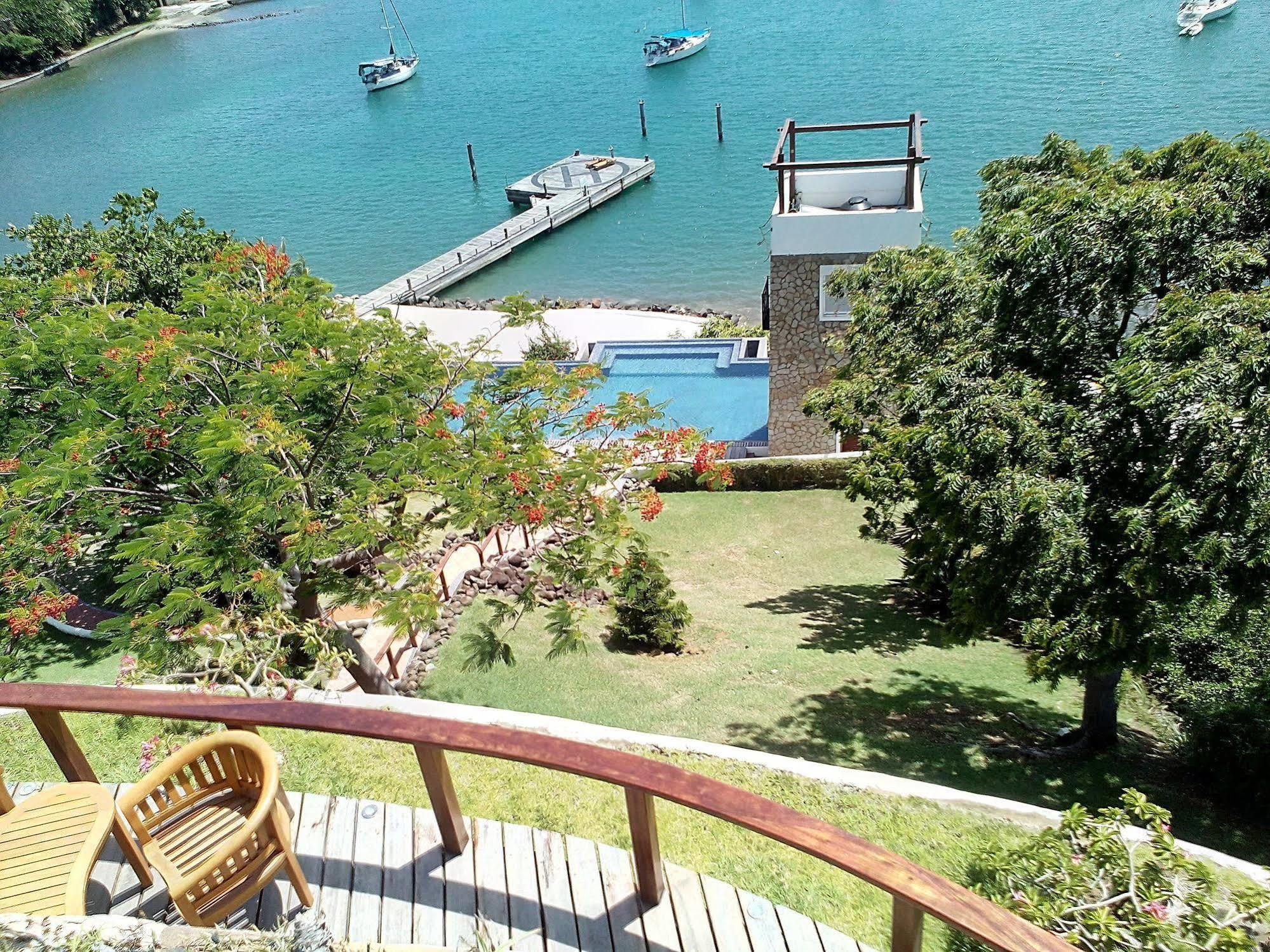 Hotel Mount Hartman Bay Estate 5*