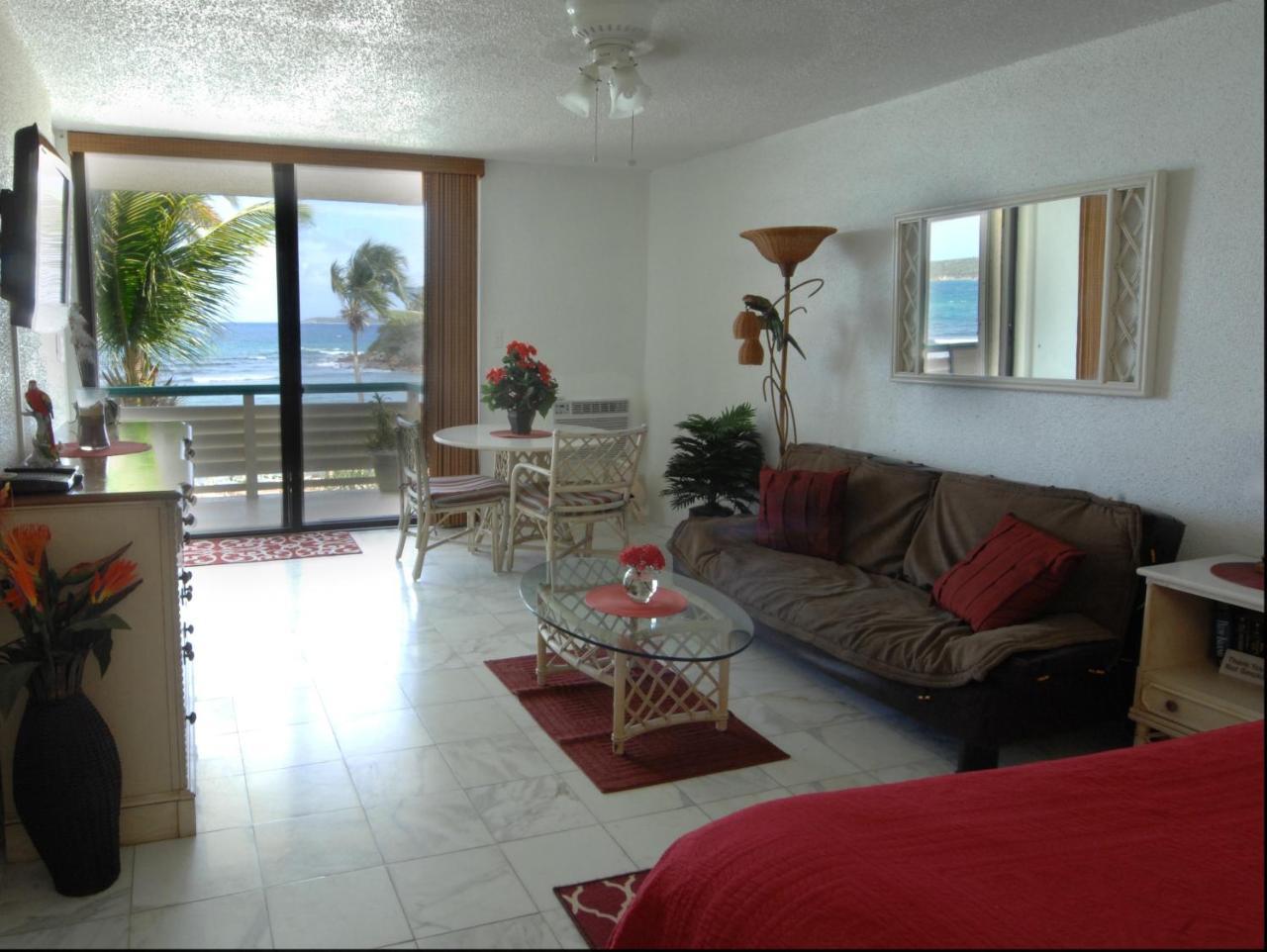 Oceanfront Watergate Villas & *