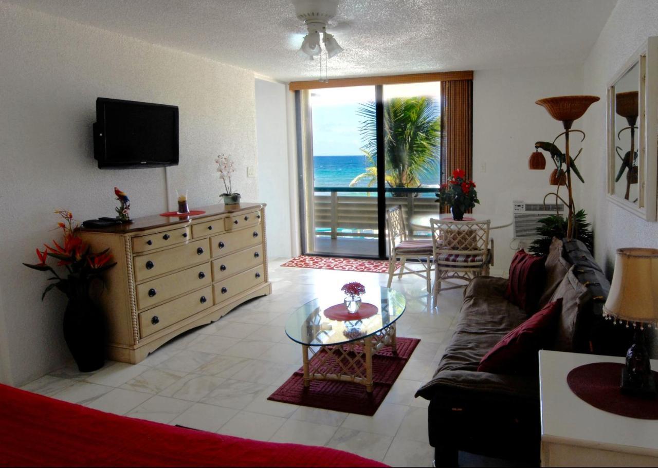 Oceanfront Watergate Villas & *