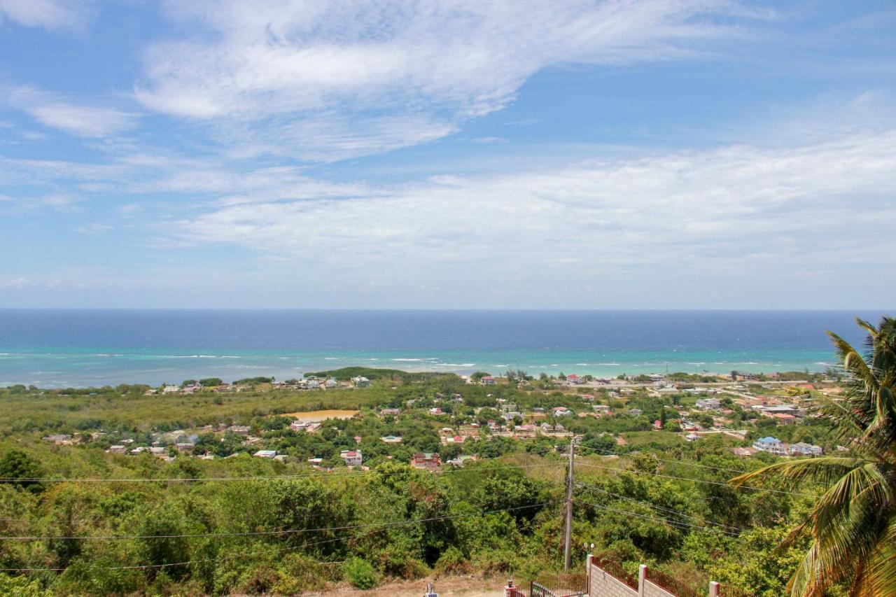 Casa de férias Sunshine Lodge: Your Away From Montego Bay