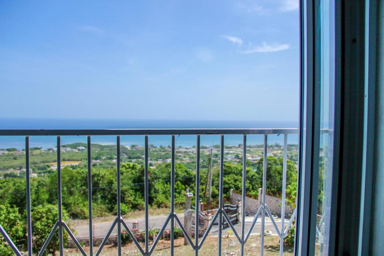 Casa de férias Sunshine Lodge: Your Away From Montego Bay
