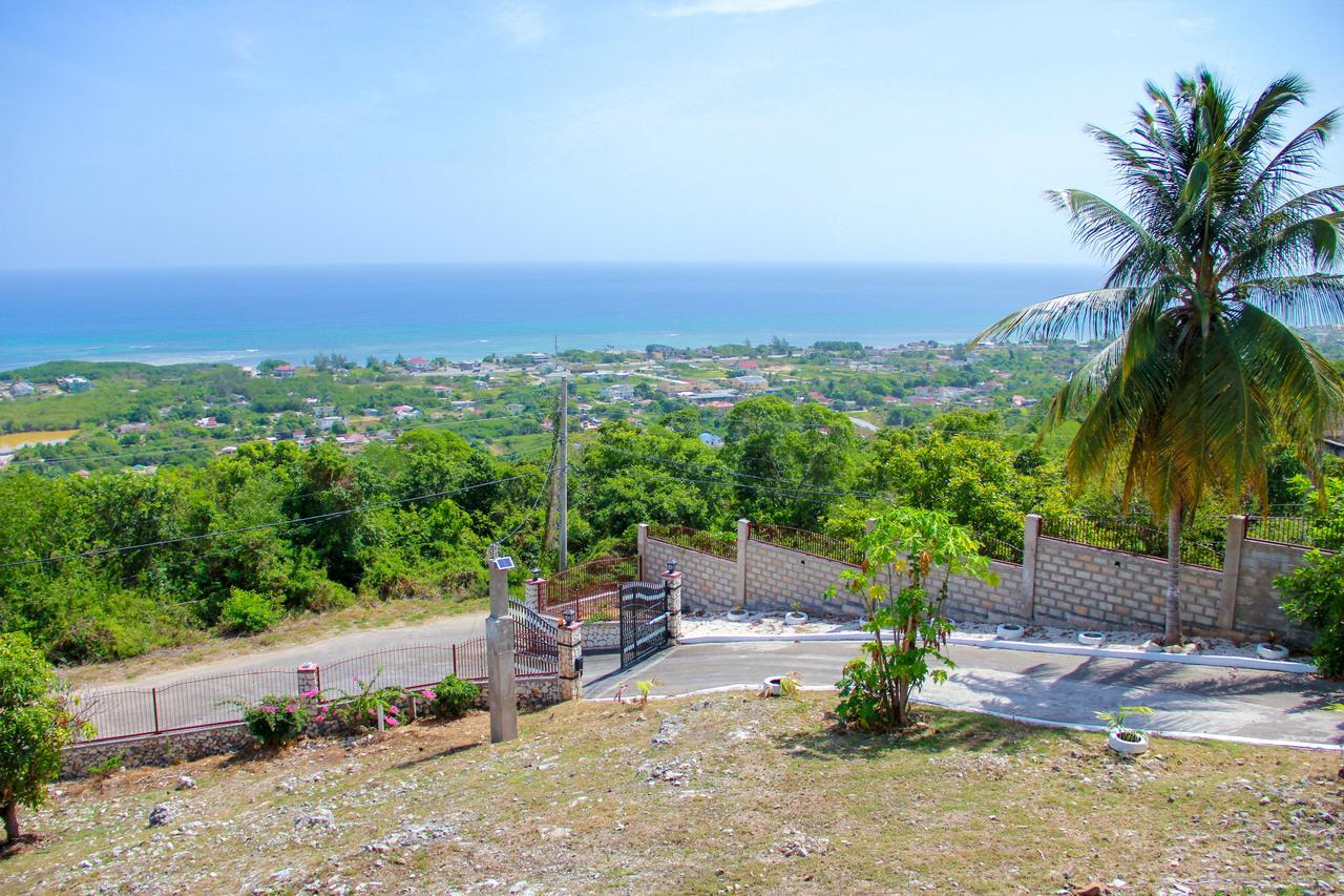 Casa de férias Sunshine Lodge: Your Away From Montego Bay
