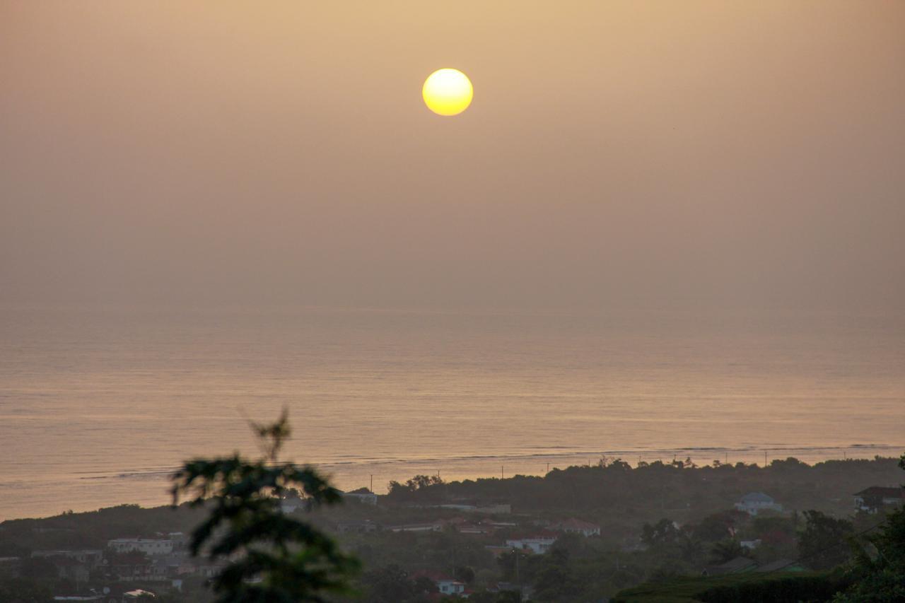 Casa de férias Sunshine Lodge: Your Away From Montego Bay