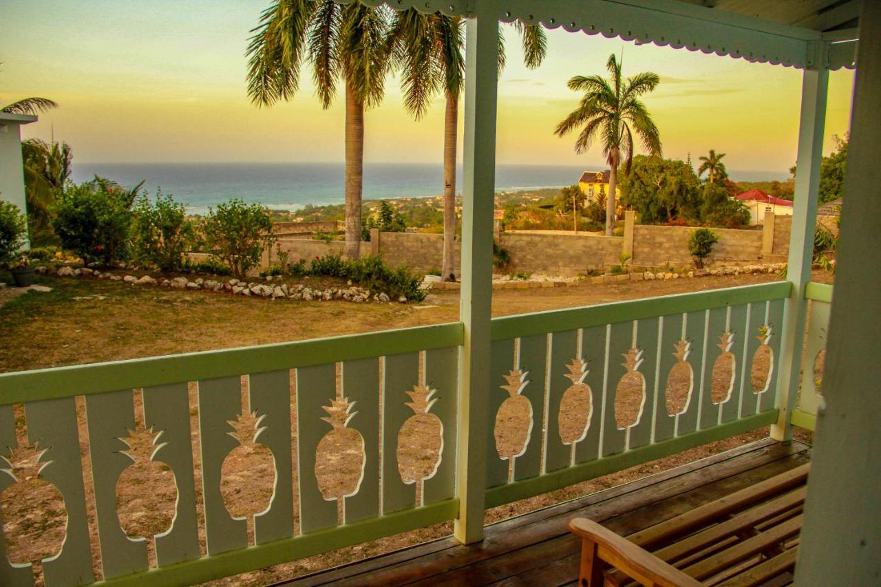 Sunshine Lodge: Your Away From Montego Bay