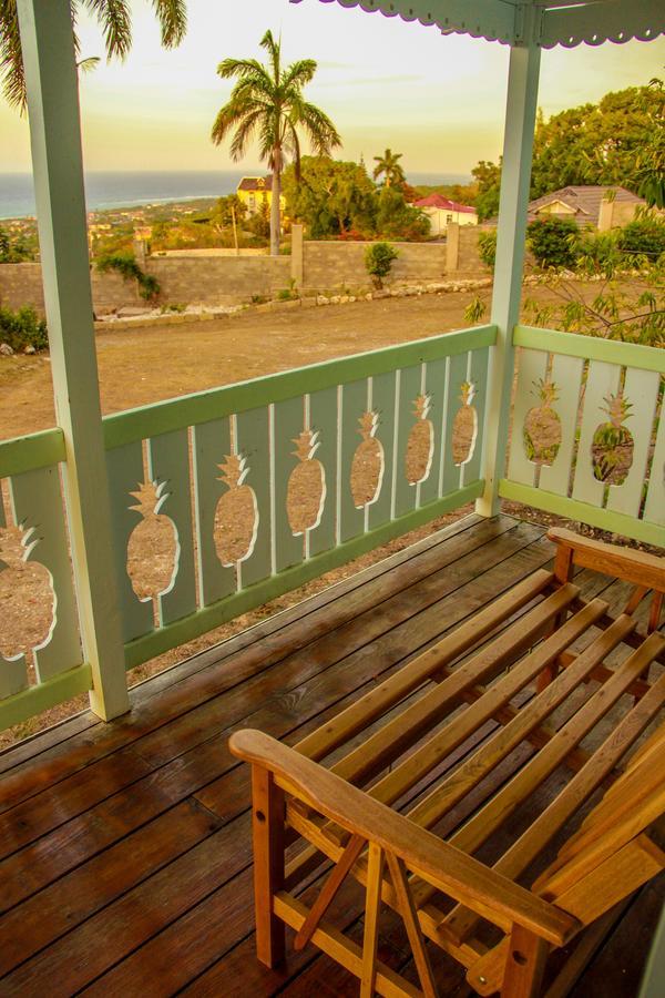 Casa de férias Sunshine Lodge: Your Away From Montego Bay