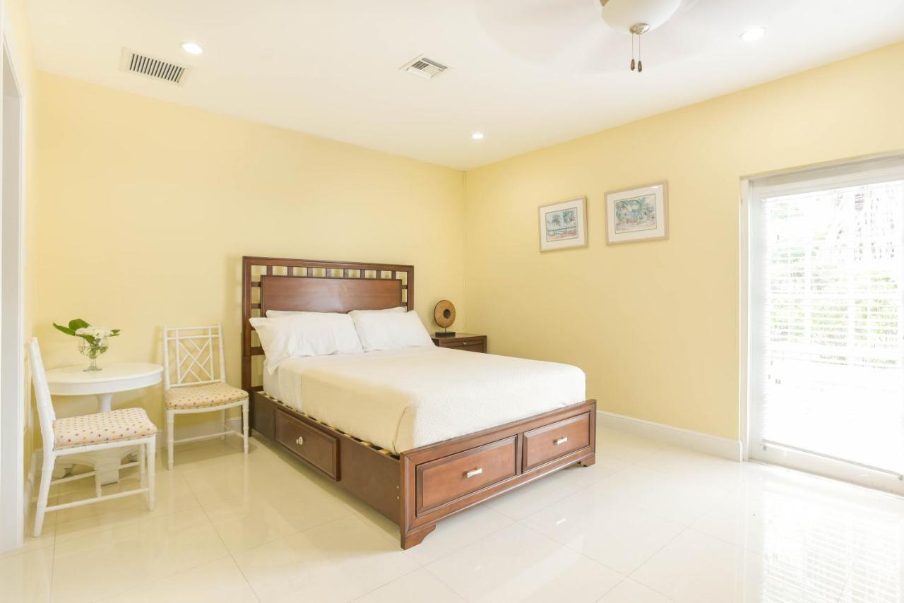 Addison Lee Cayman * George Town