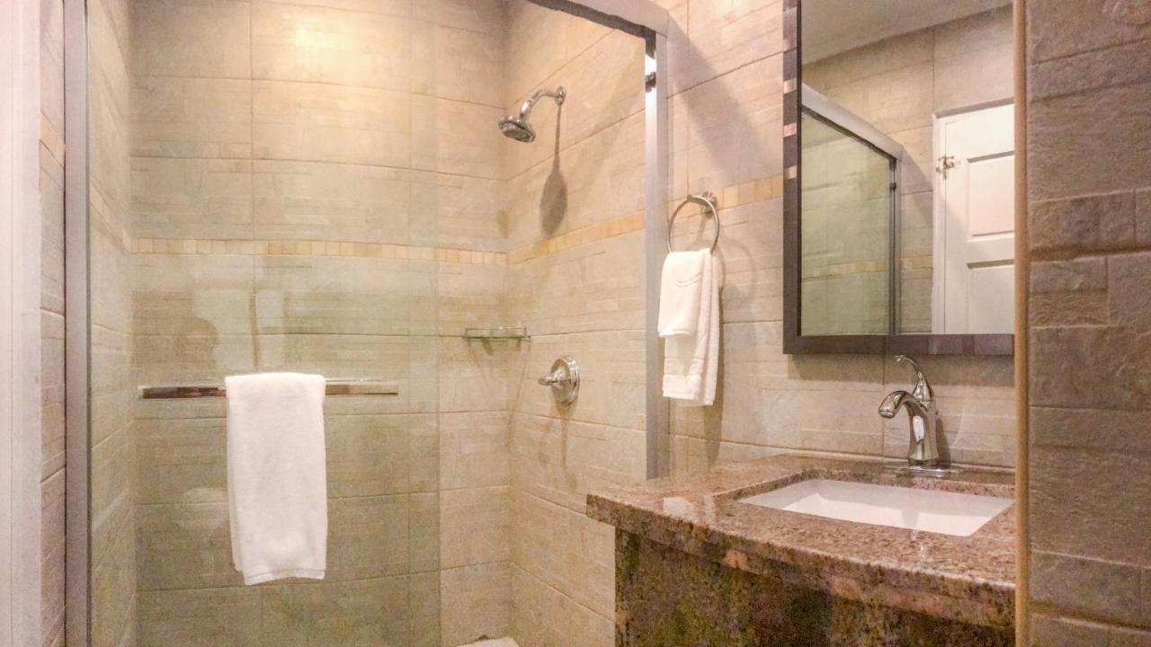 Only 350 Yards From Eagle Beach! Apartment Palm Beach