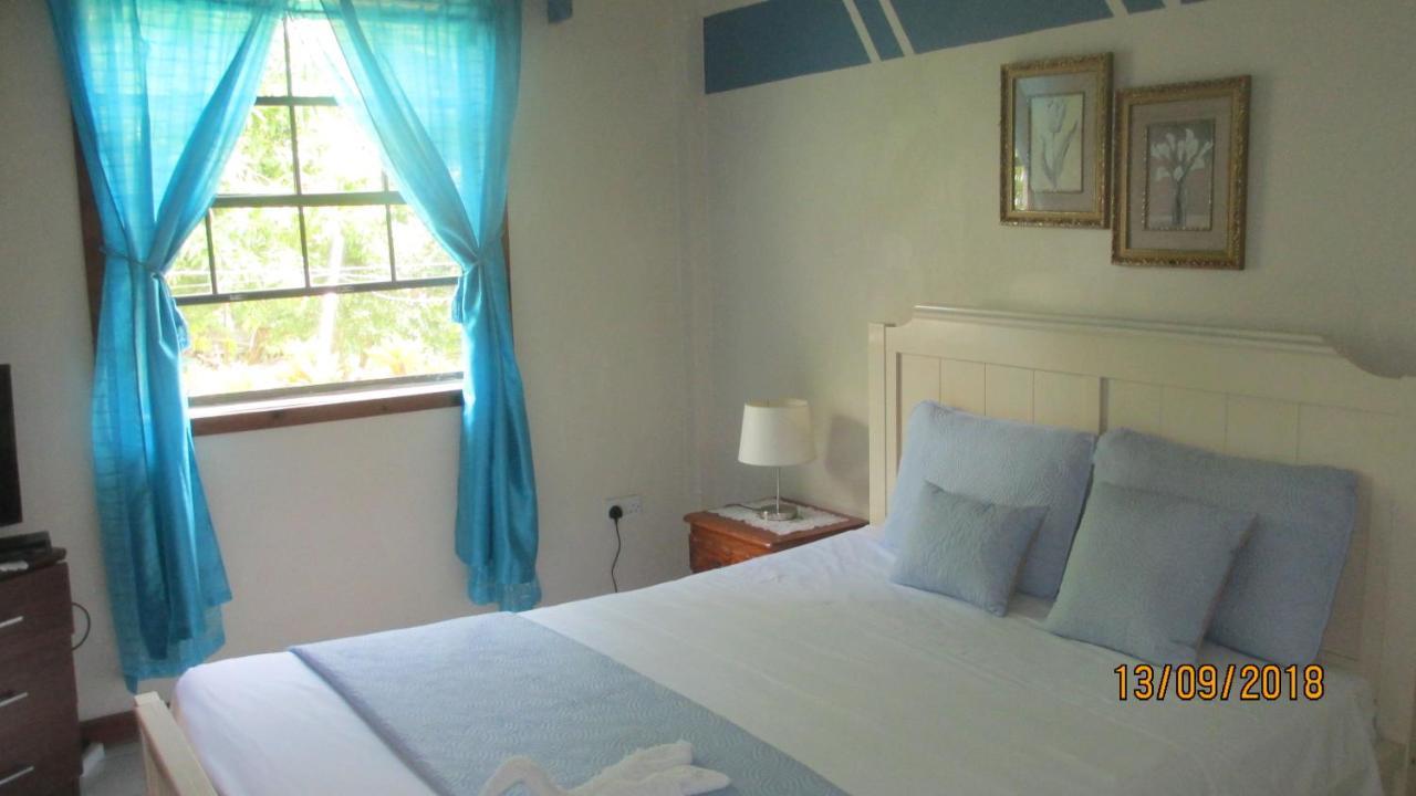 Tropical Breeze Vacation And Guest house