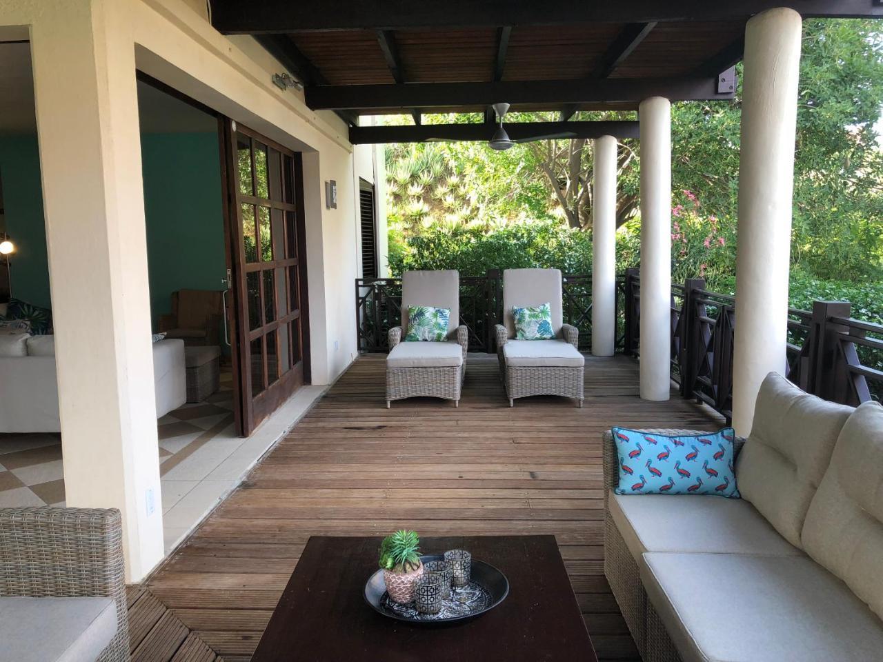 25 3-min Beach-pool-golf Blue Bay
