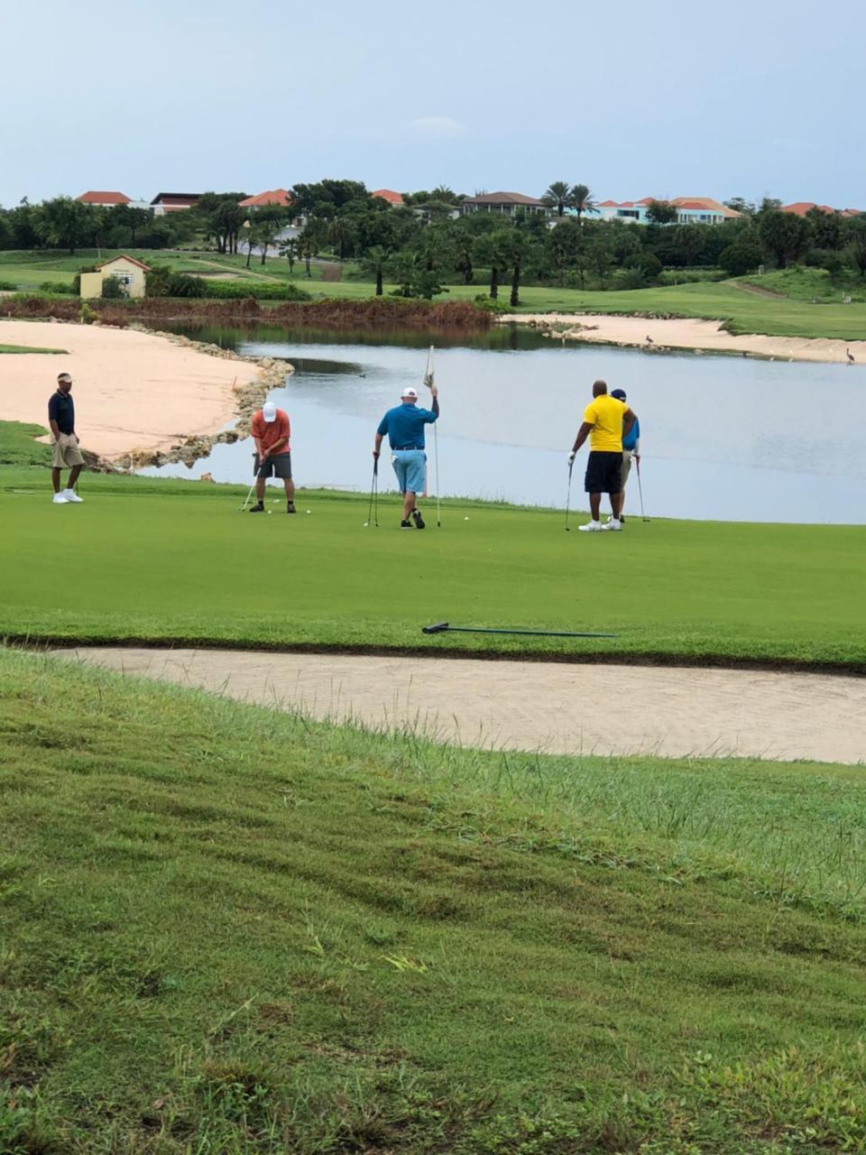 25 3-min Beach-pool-golf