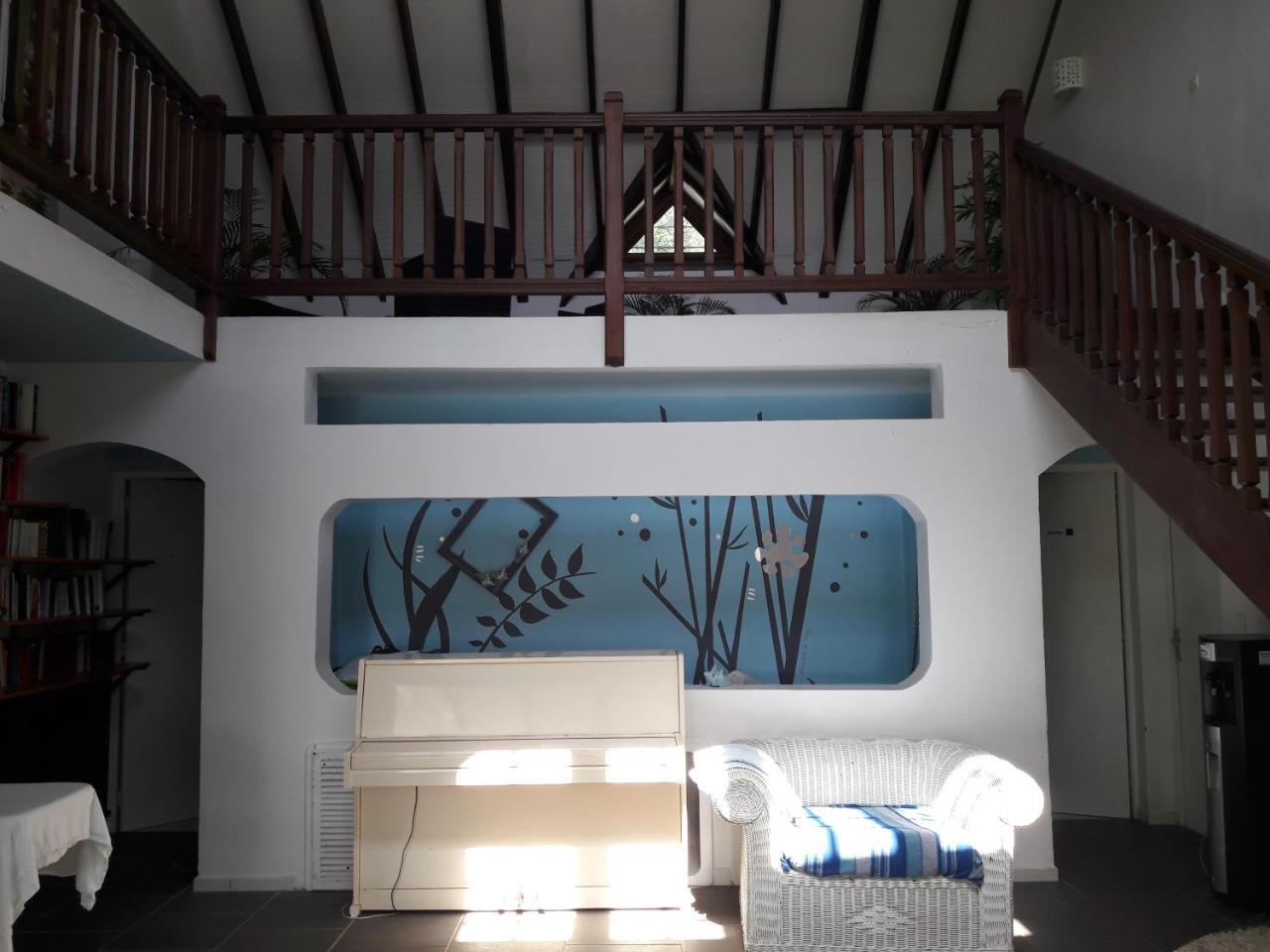 Des Chateaux Hotel