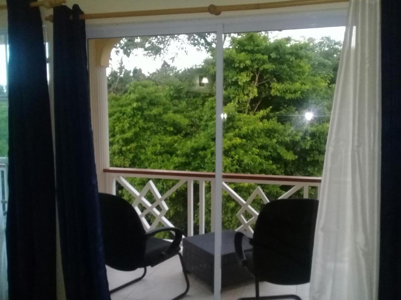 Royal Escape - 1 * Anse La Raye