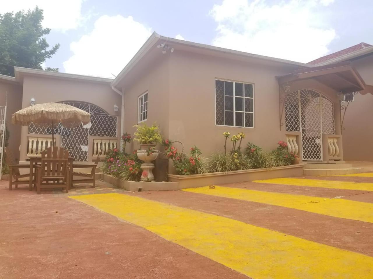Cliffe Ranch Villa *