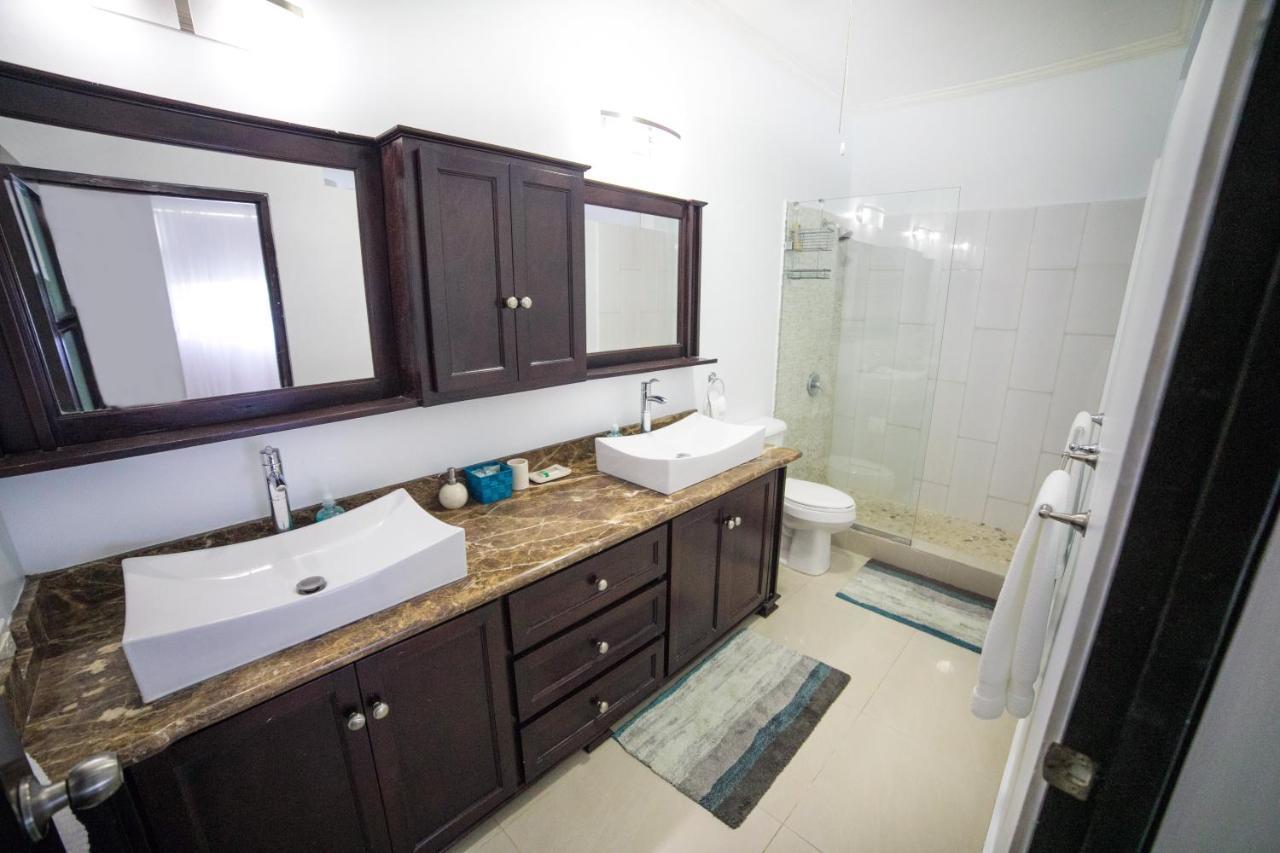Aparthotel Whispering Seas - 2 Bedroom Luxury Ocean Front St. Mary