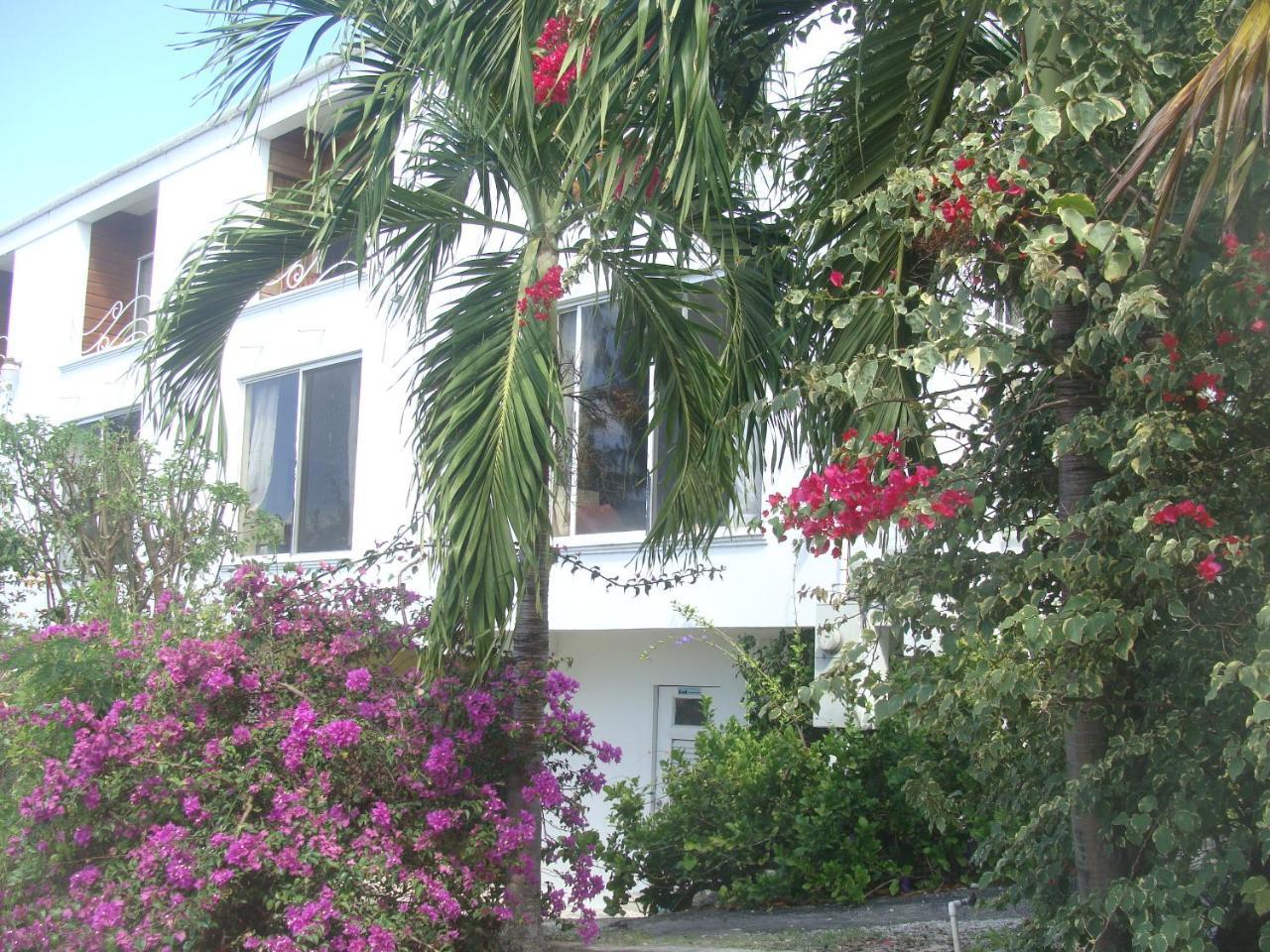 Coral Lane Hotel *