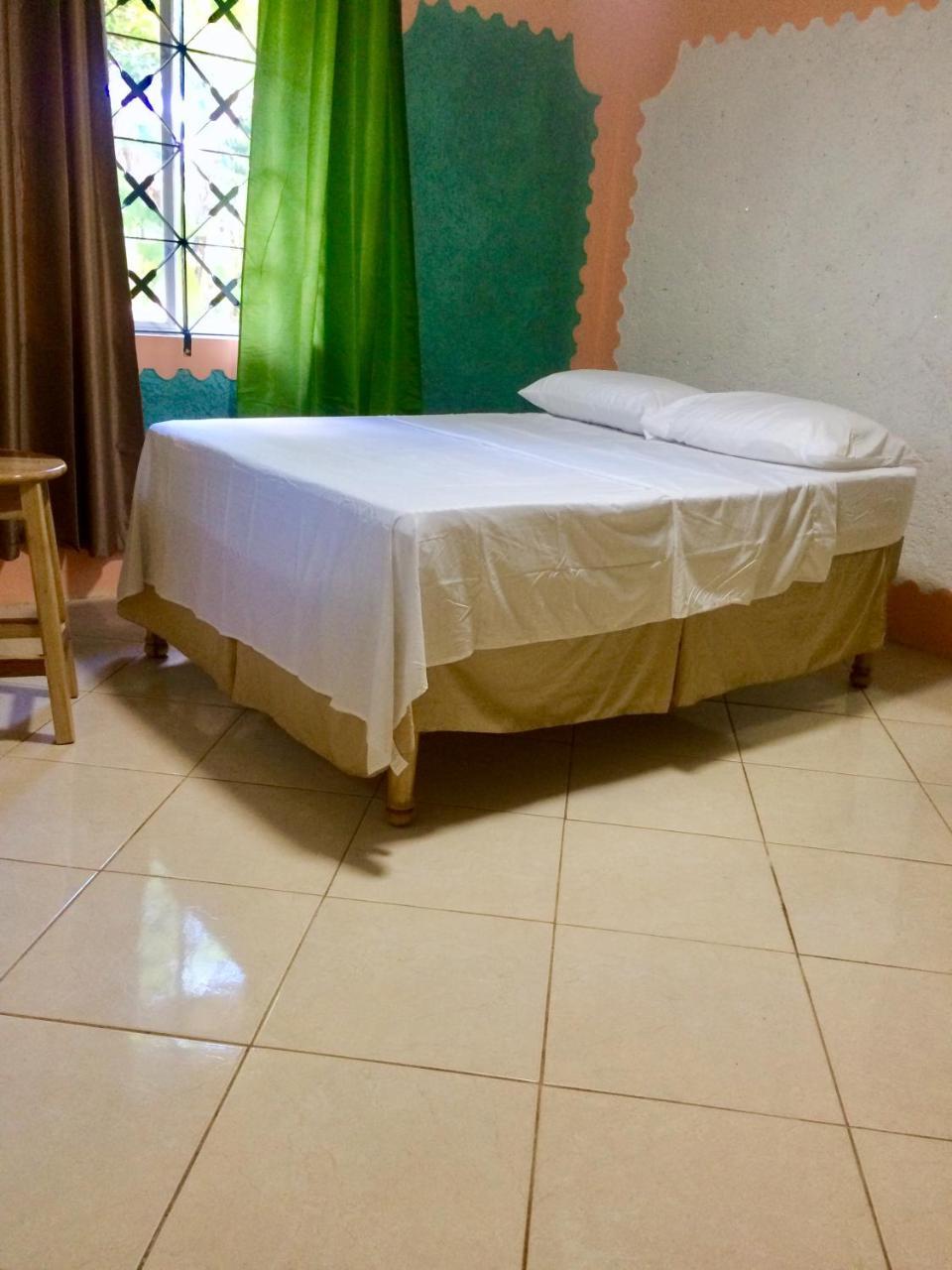 Bed & Breakfast Becaville *