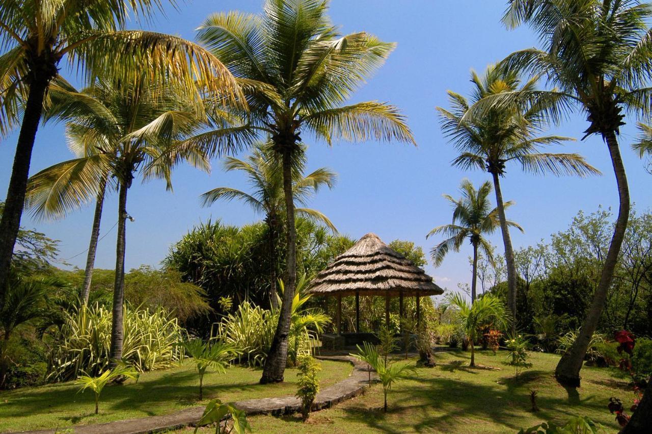 Young Island Resort 3*