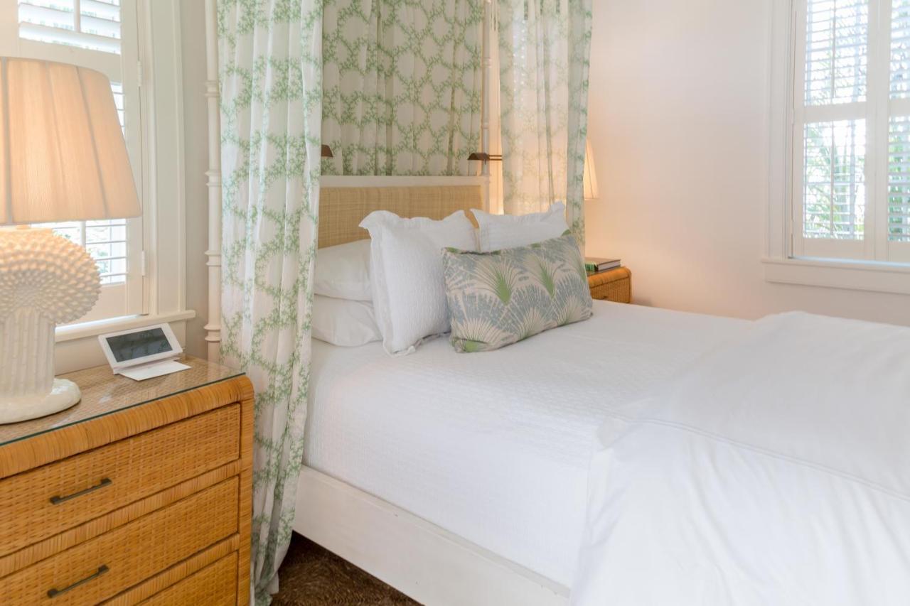 Eleven Bahama House Resort 4*