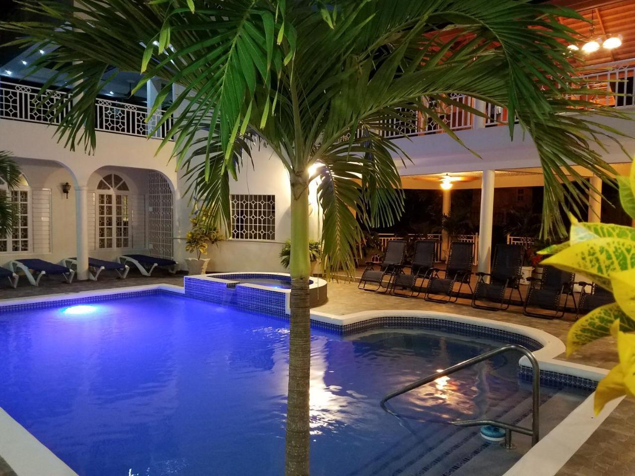 Villa Oui Discovery Bay