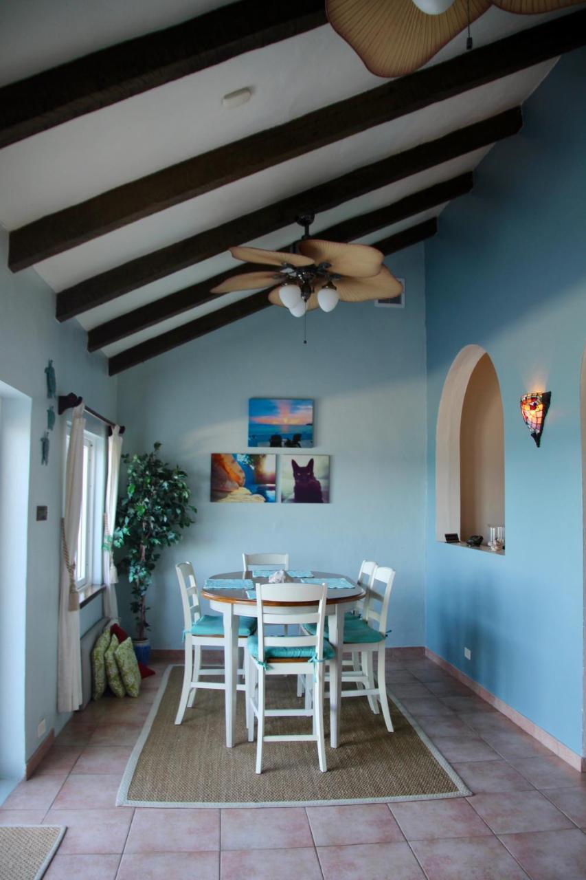 Water's Edge - Oceanfront With Private Pool Holiday home Nassau
