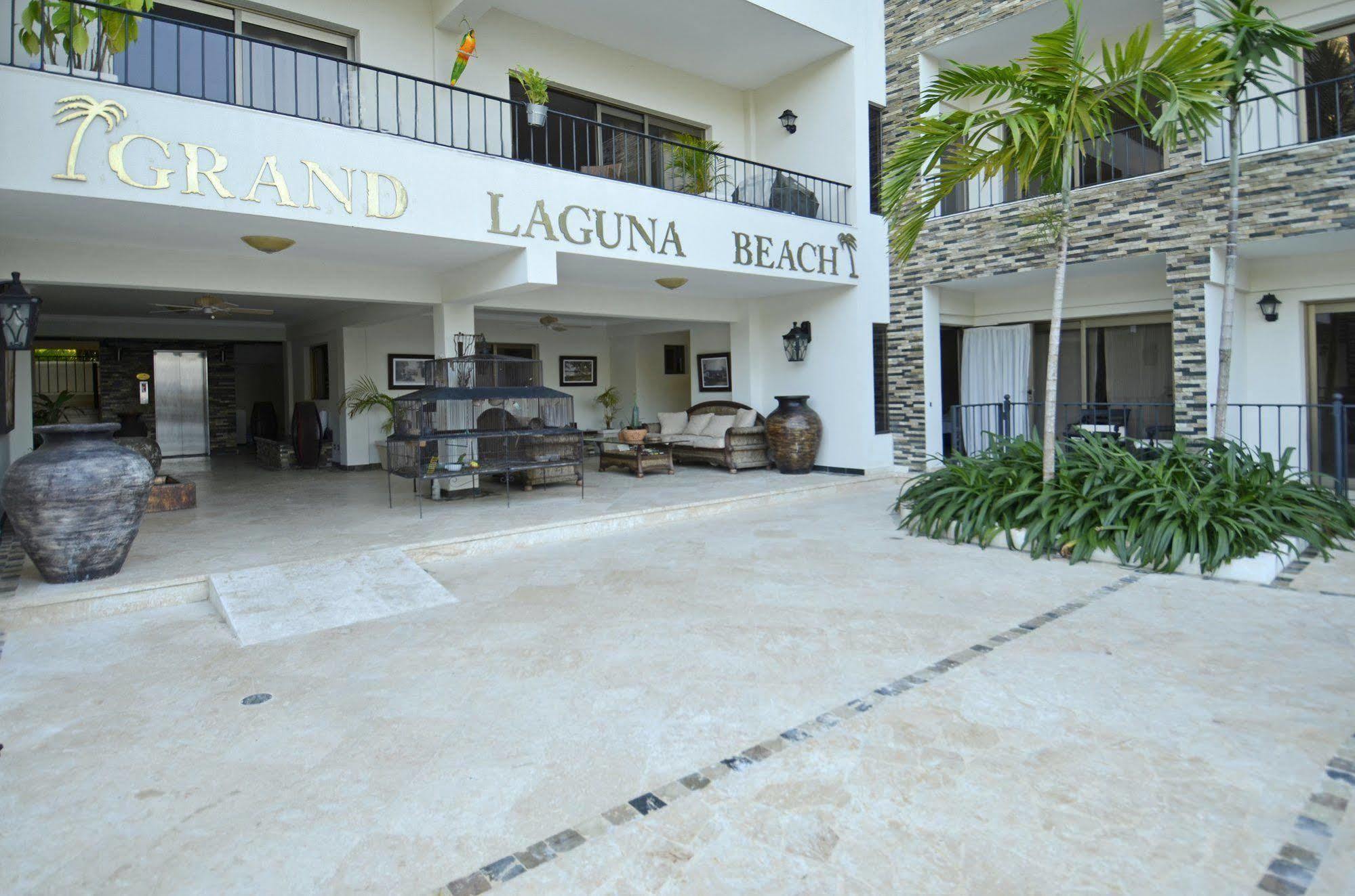 At Grand Laguna By Calisto Sosúa