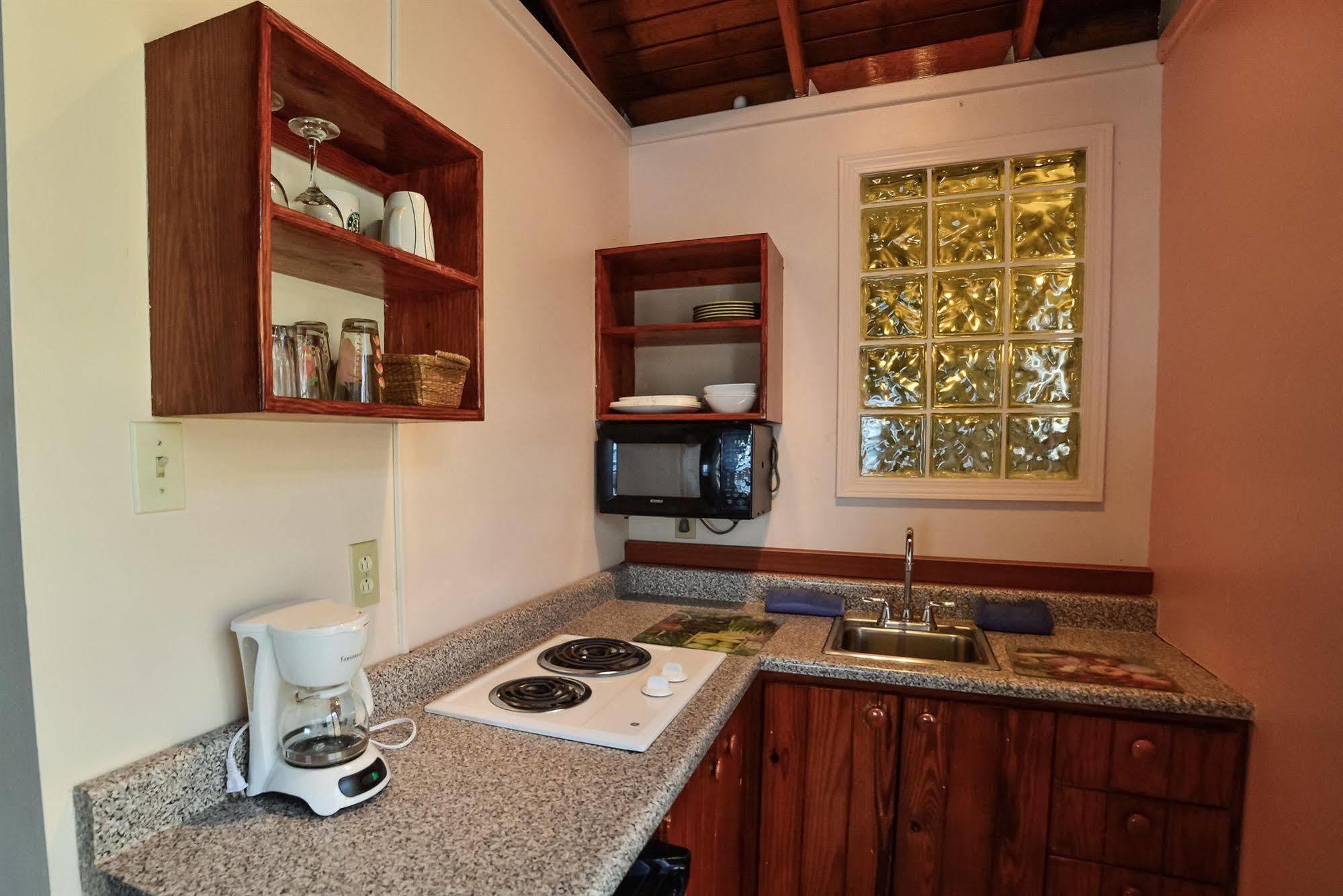 Lemontree Oceanfront Cottages 2*