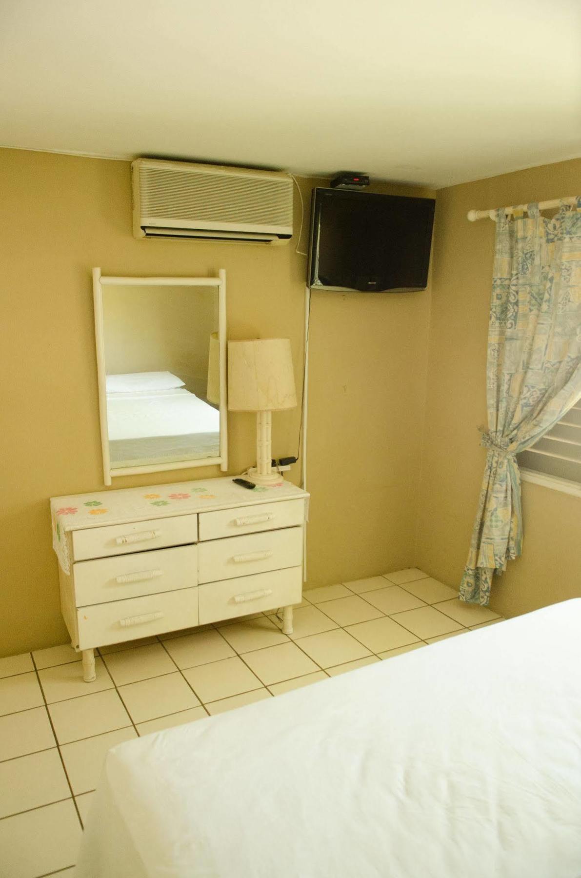 Casa Marina At Seawind Hotel