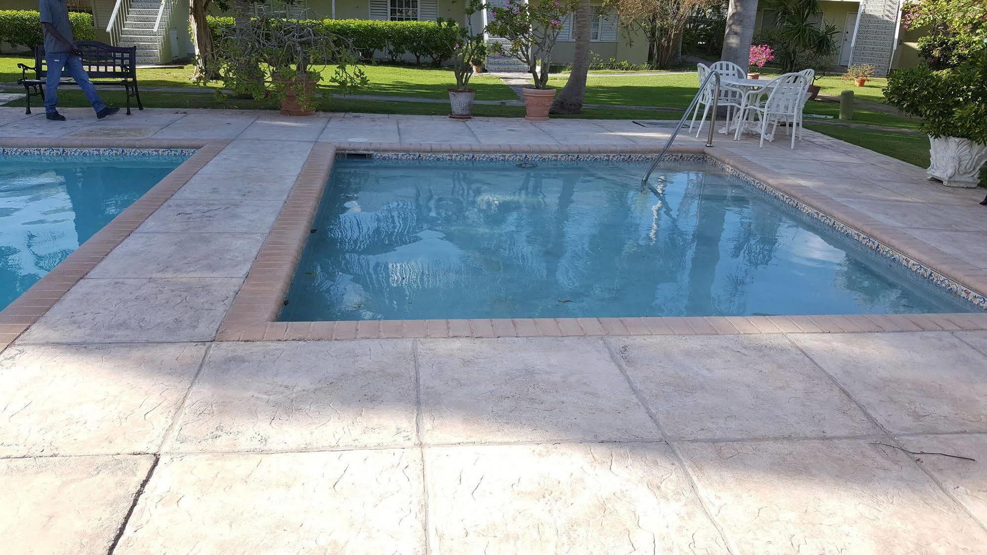 Casa Marina At Seawind Hotel