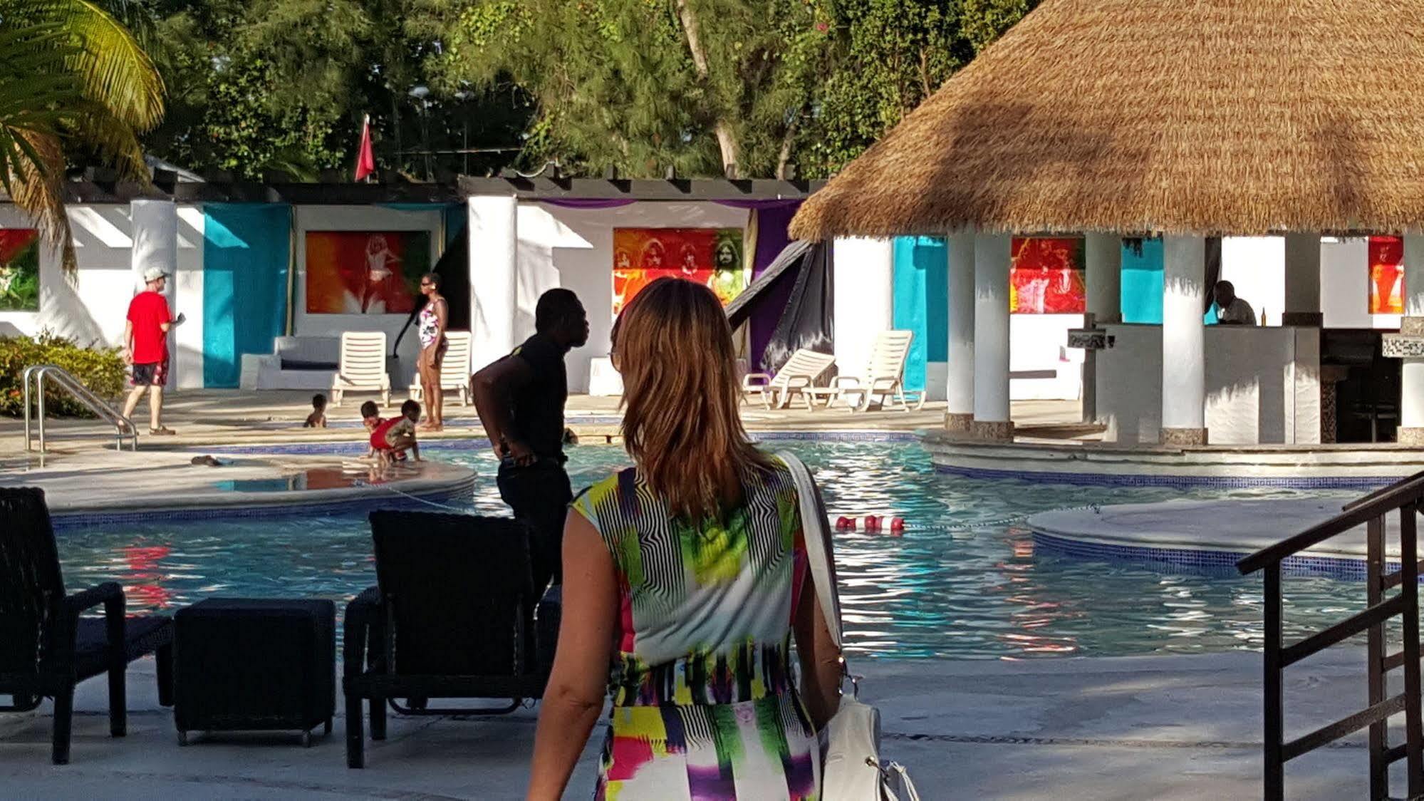 Casa Marina At Seawind 3*
